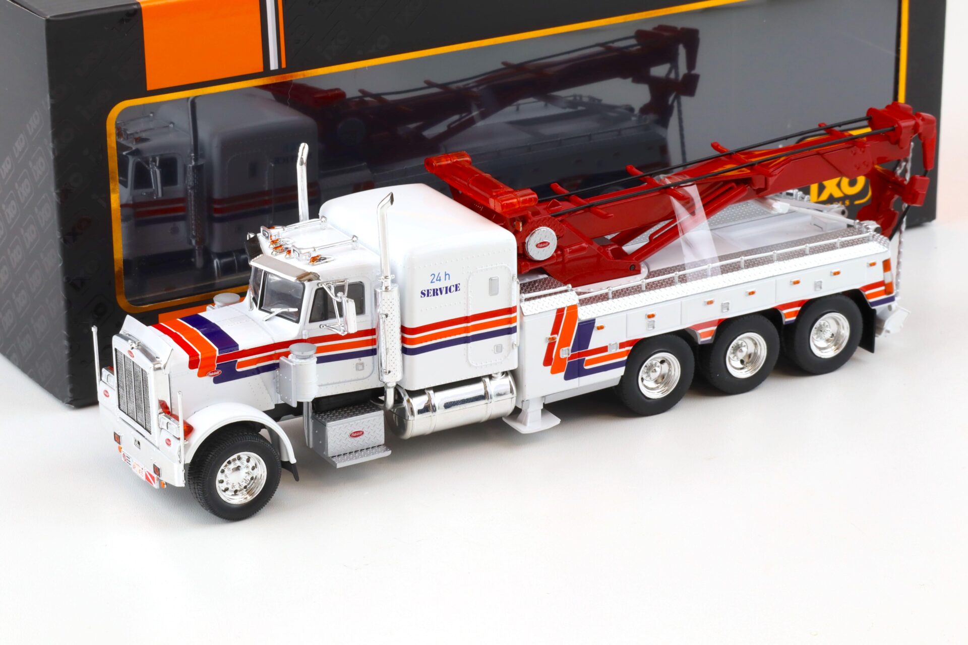 ID 77427 orig.jpg 1:43 IXO 1970 Peterbilt 359 Wrecker Truck Abschlepper Tow Truck white