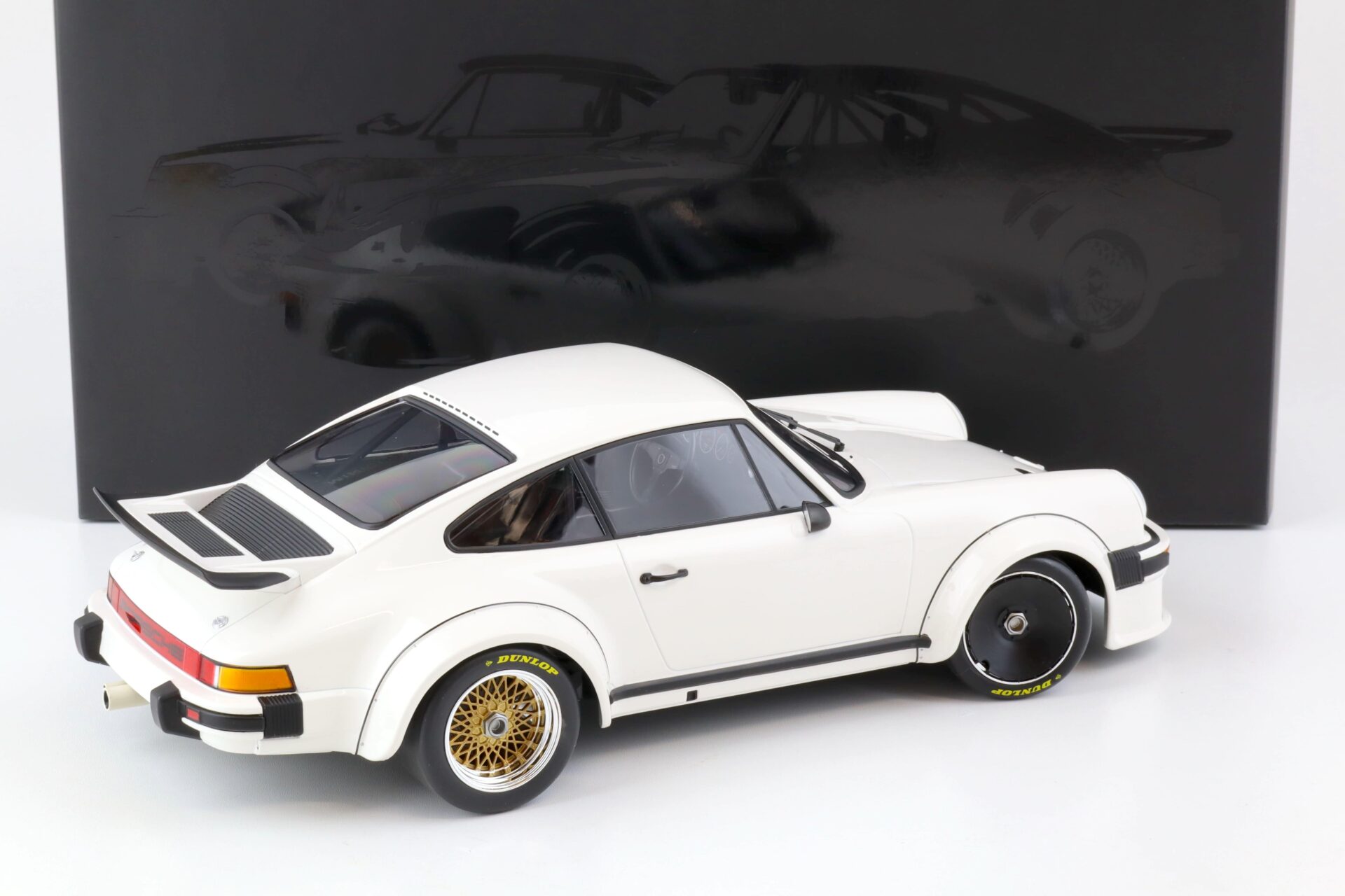 1:12 Minichamps Porsche 934 Coupe Plain Body white 1976