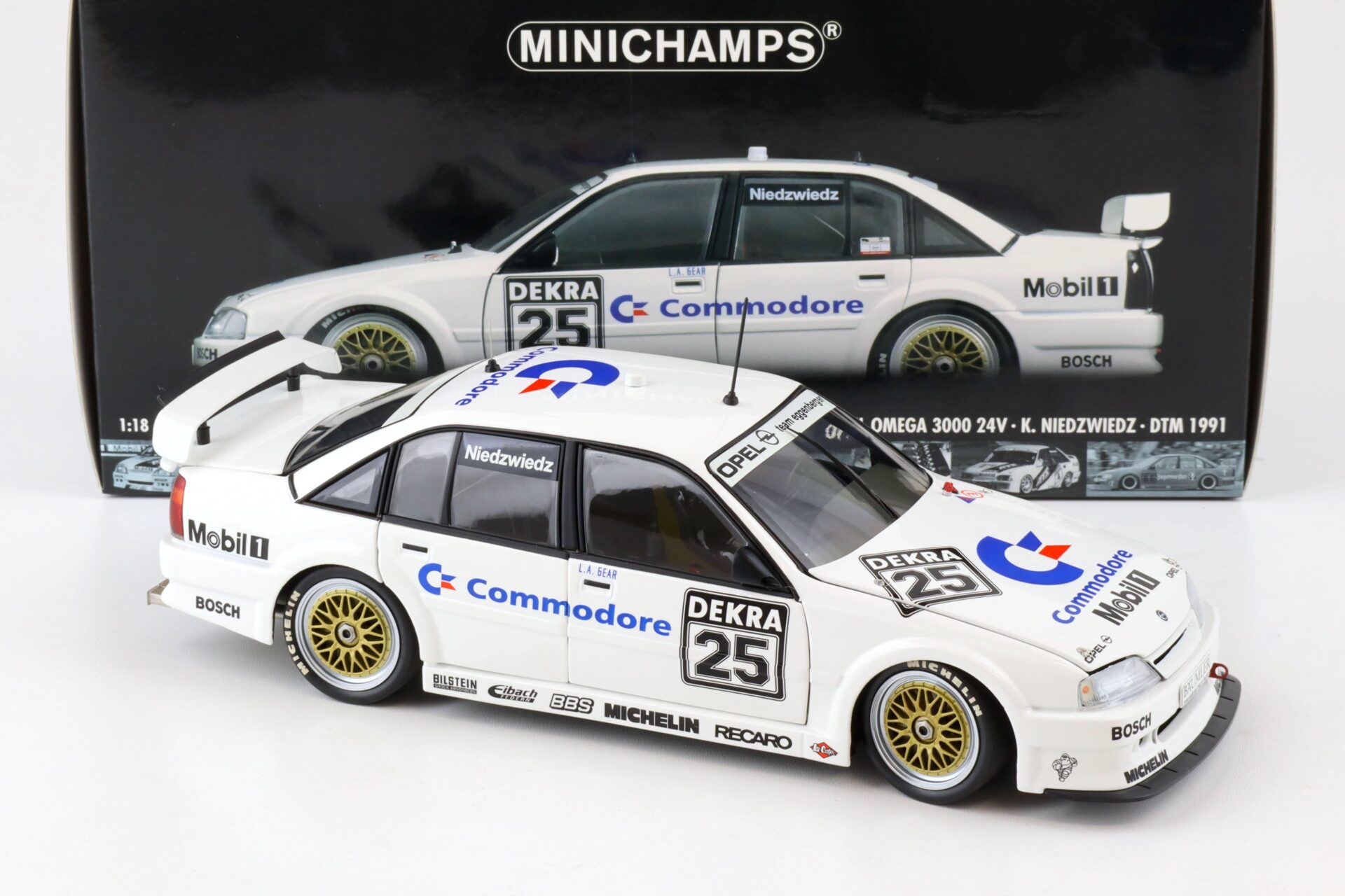 1:18 Minichamps Opel Omega 3000 24V DTM 1991 K. Niedzwiedz #25 Commodore