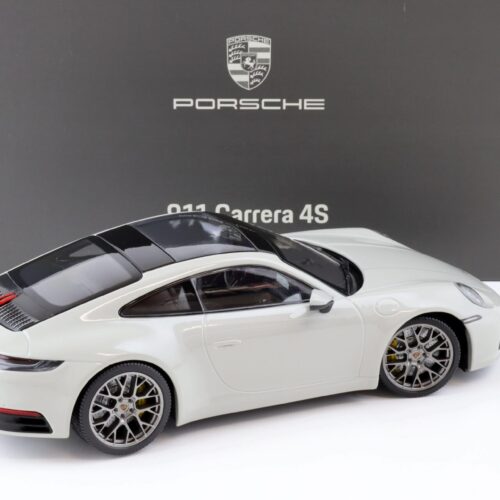 1:18 Minichamps Porsche 911 (992) Carrera 4S Coupe kreide WAP DEALER