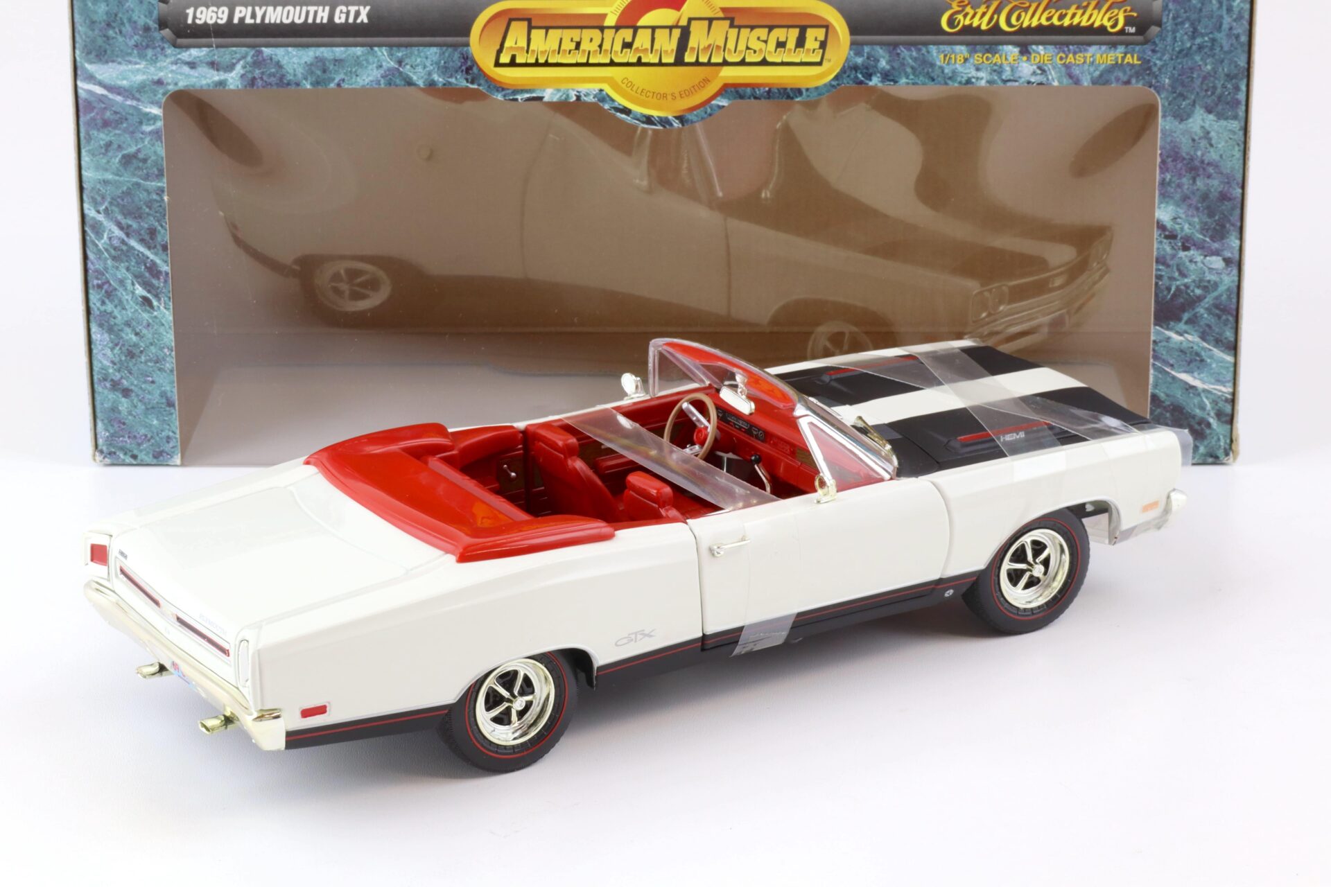 1:18 ERTL American Muscle 1969 Plymouth GTX Convertible Hemi white/ black