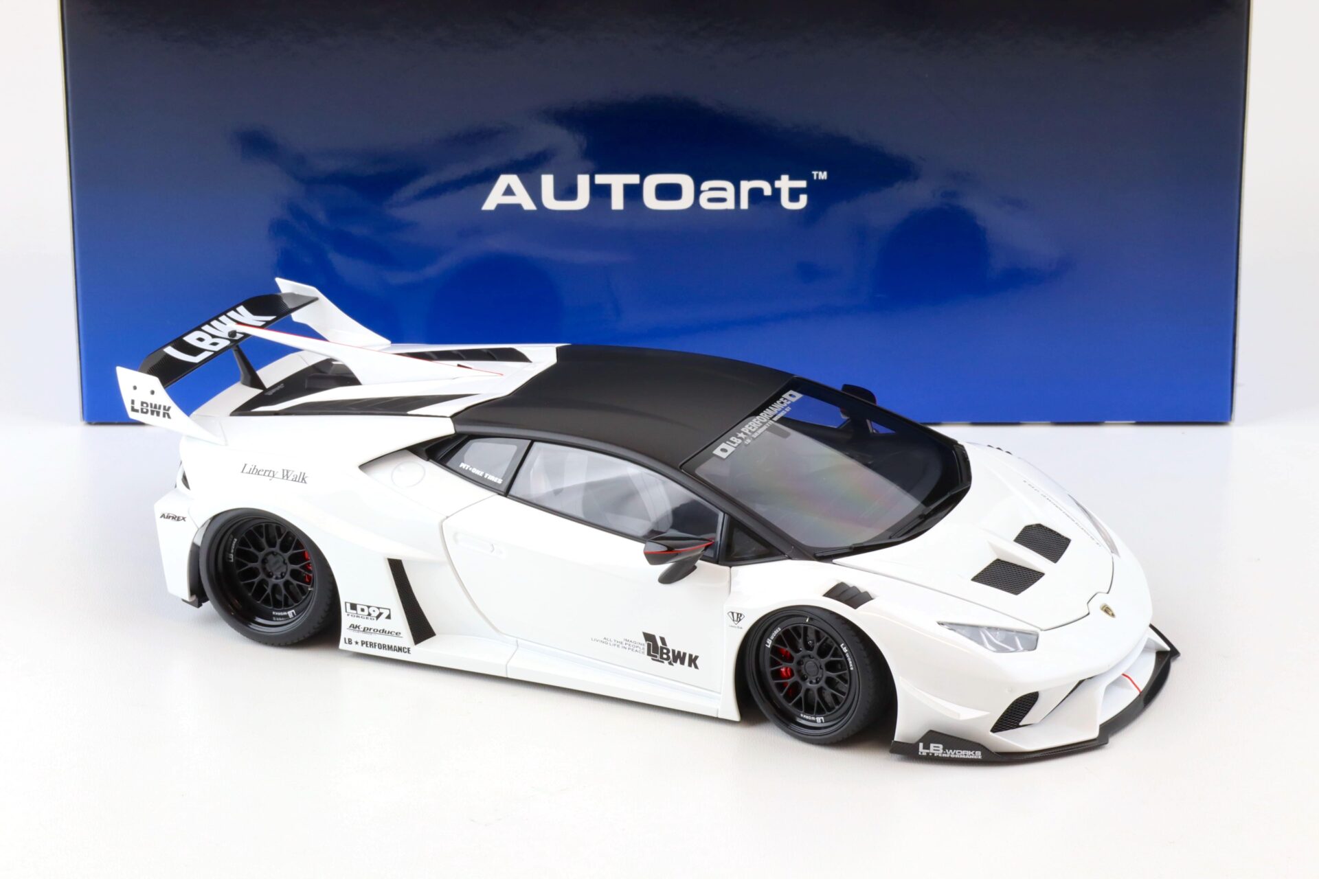 1:18 AUTOart Lamborghini Huracan GT LB-SILHOUETTE Works 2019 white