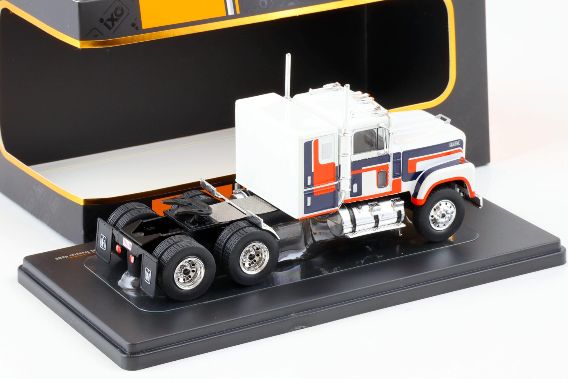 1:43 IXO International Transtar 4300 SZM Truck white/blue/red 1980