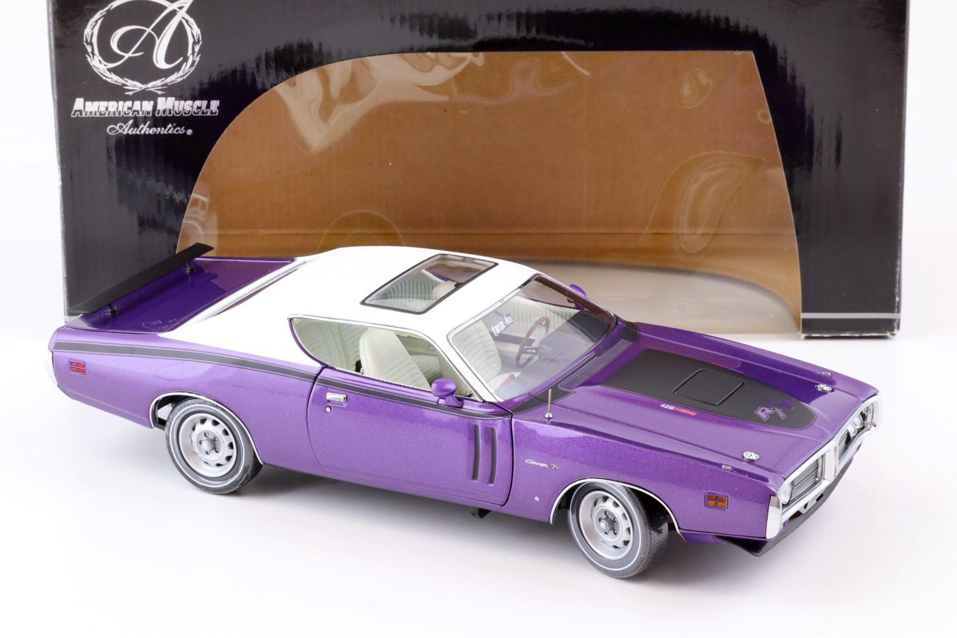 1:18 ERTL Authentics 1971 Dodge Charger R/T Coupe purple/ white roof