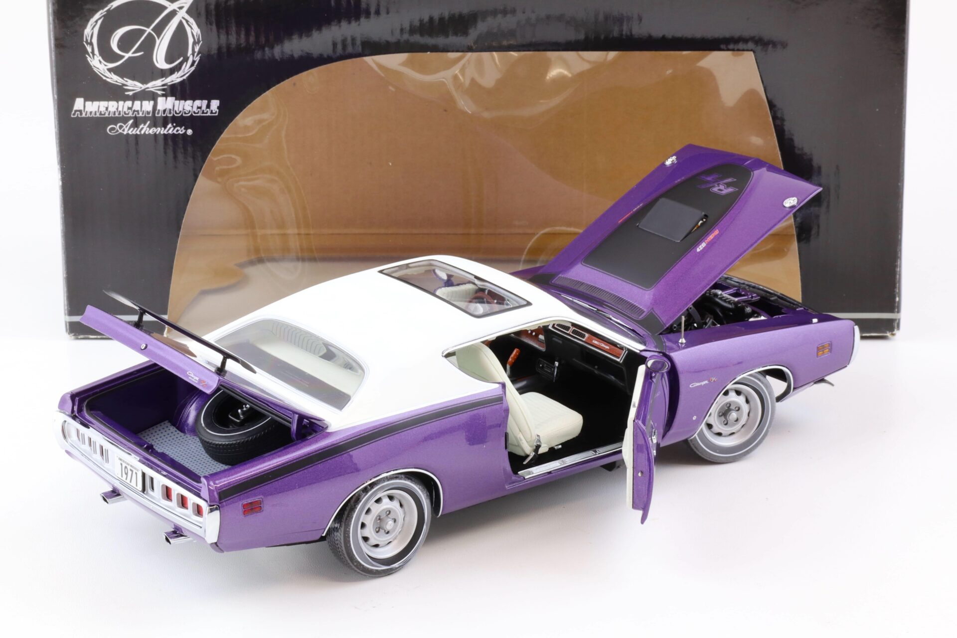 1:18 ERTL Authentics 1971 Dodge Charger R/T Coupe purple/ white roof