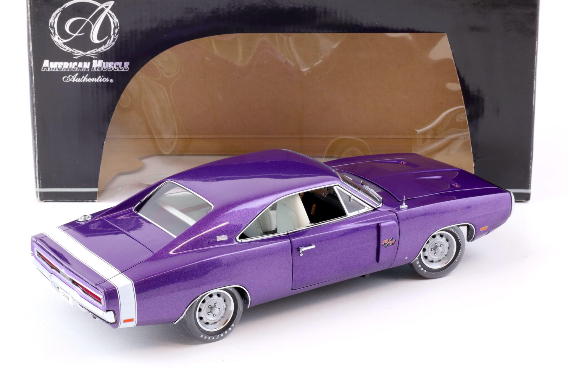 1:18 ERTL Authentics 1970 Dodge Charger R/T Coupe purple metallic