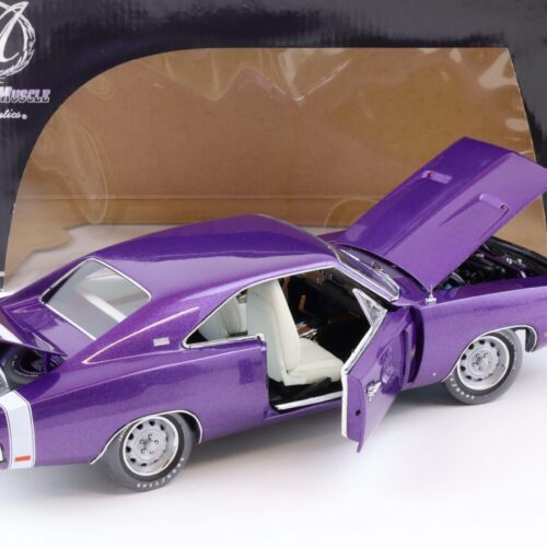 1:18 ERTL Authentics 1970 Dodge Charger R/T Coupe purple metallic