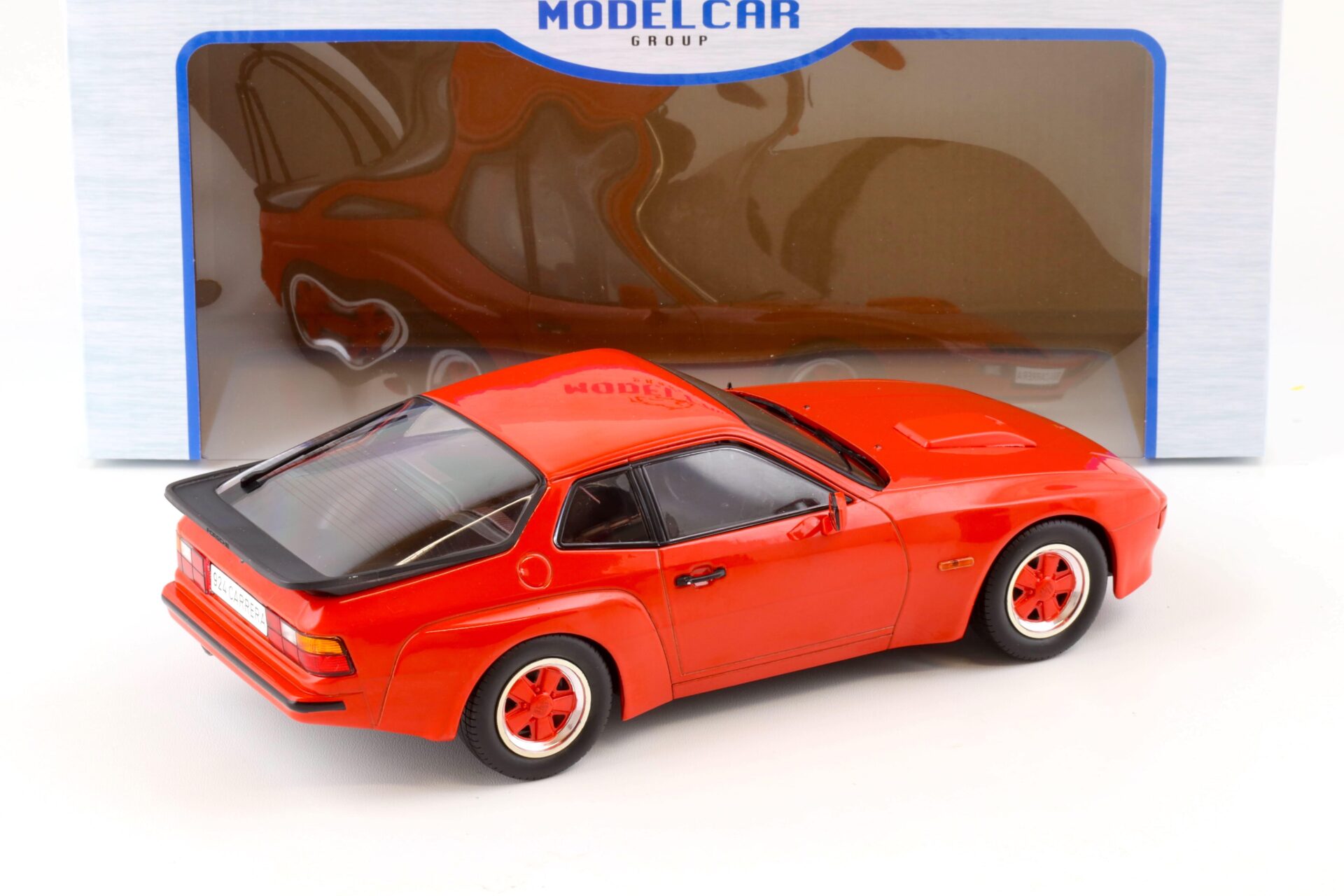 1:18 MCG Porsche 924 Carrera GT red/ red 1981