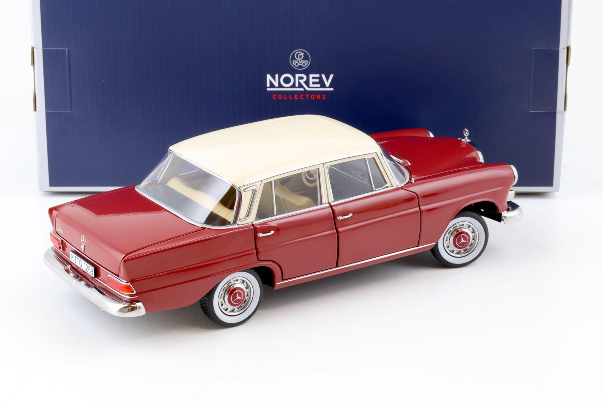 1:18 Norev Mercedes 200 W110 Sedan 1966 red/ beige 183706