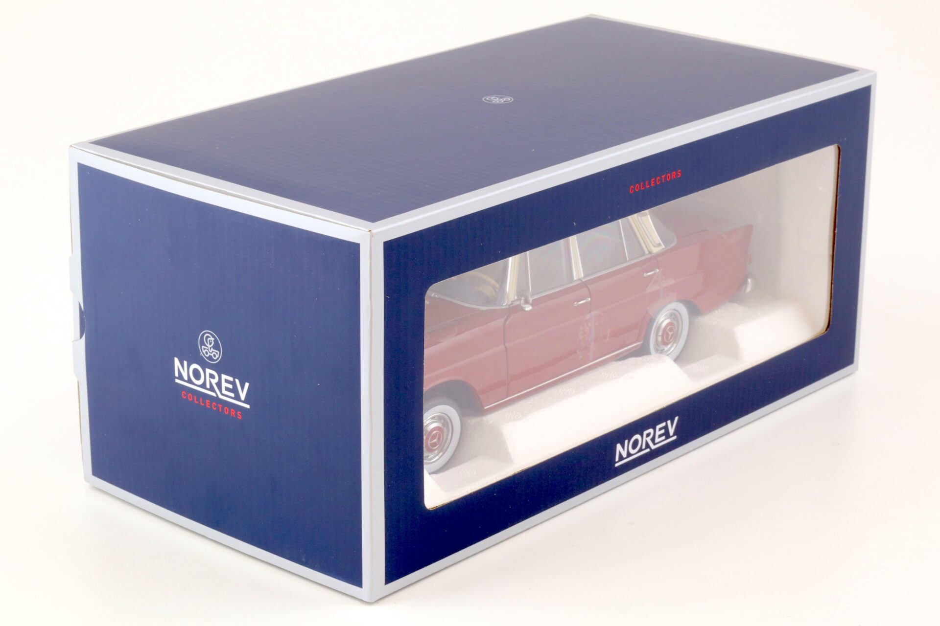 1:18 Norev Mercedes 200 W110 Sedan 1966 red/ beige 183706