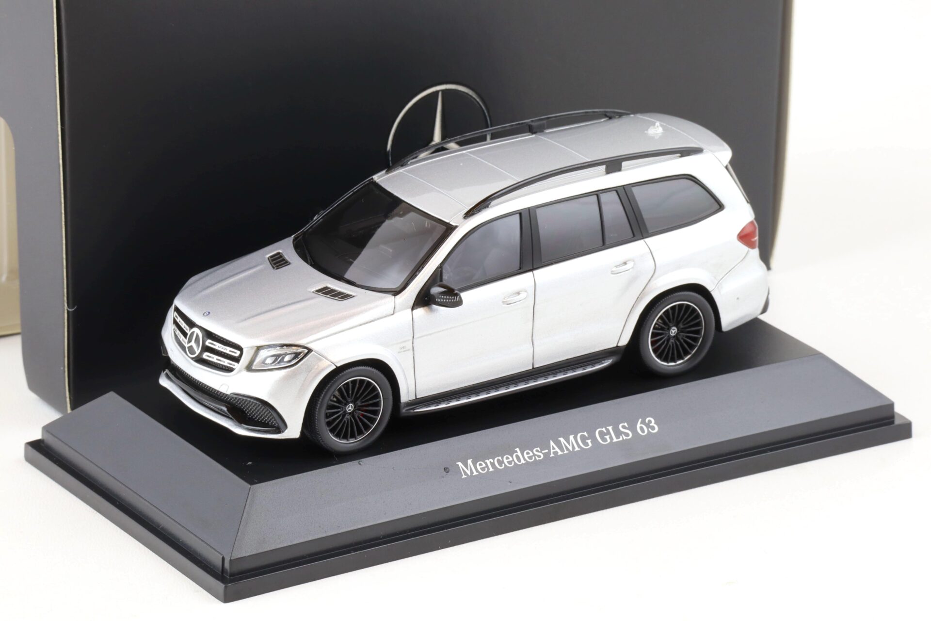 1:43 Spark Mercedes GLS 63 AMG iridium silver SUV DEALER VERSION