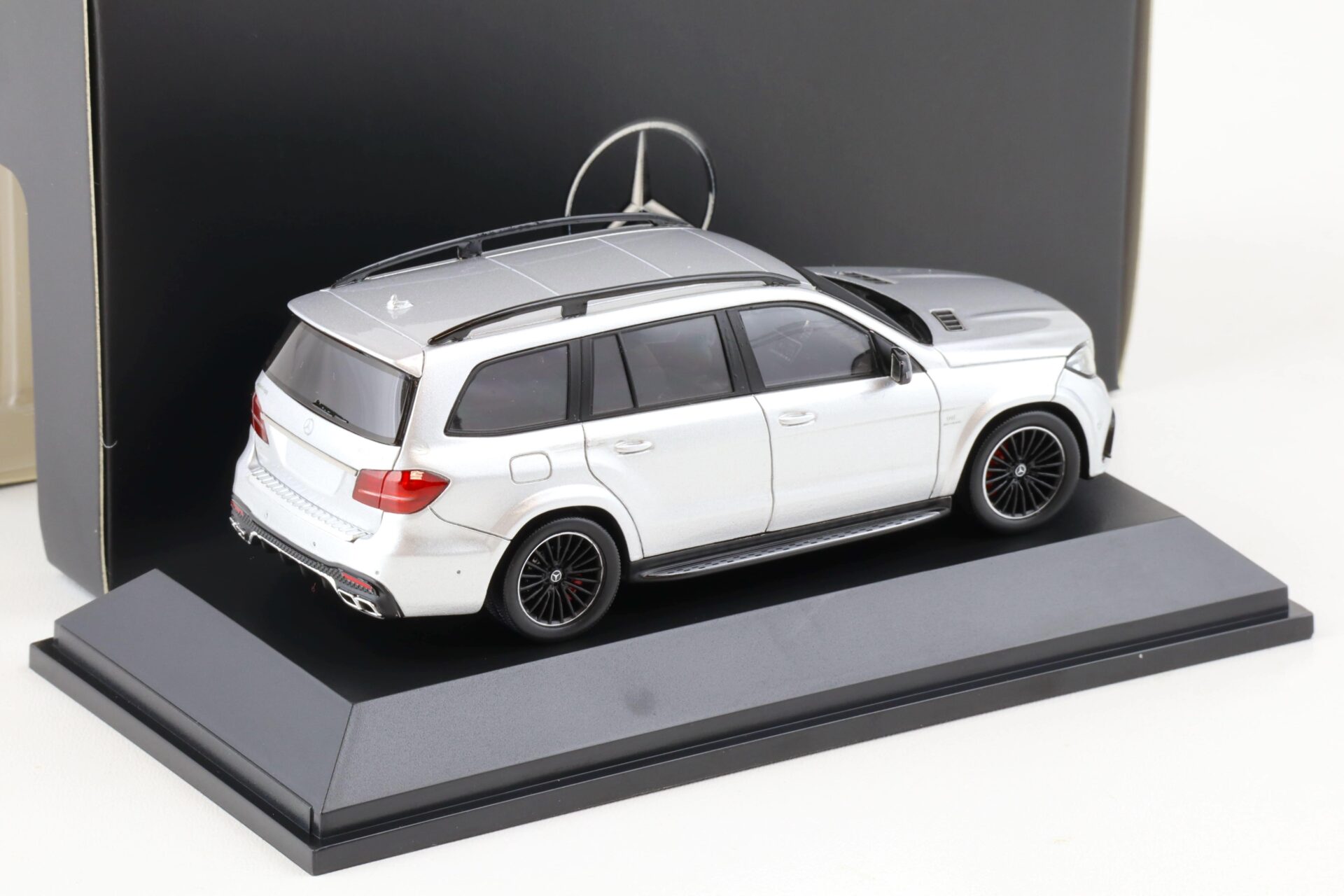 1:43 Spark Mercedes GLS 63 AMG iridium silver SUV DEALER VERSION