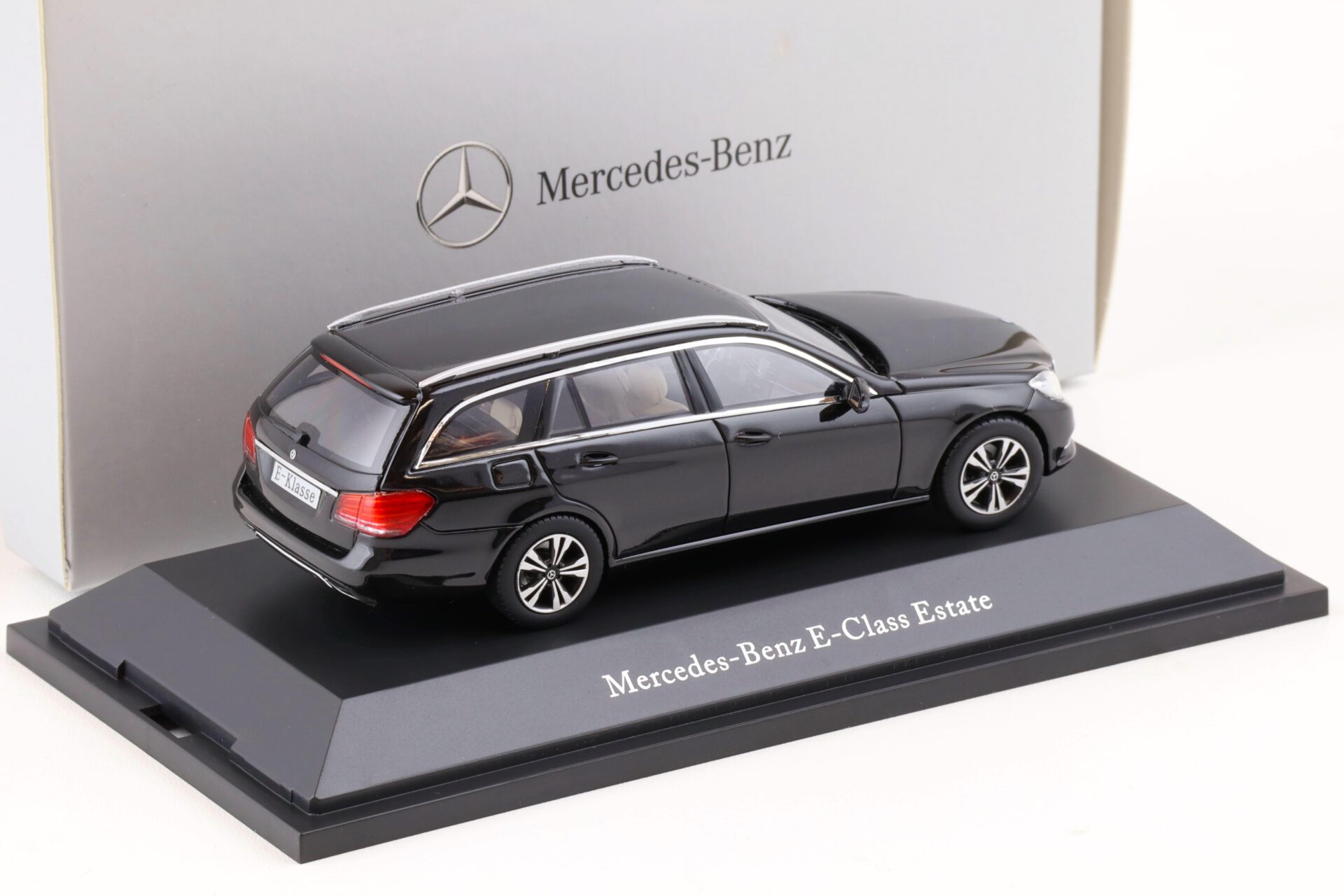 1:43 Kyosho Mercedes E-Klasse T-Modell (S212) obsidian black DEALER VERSION