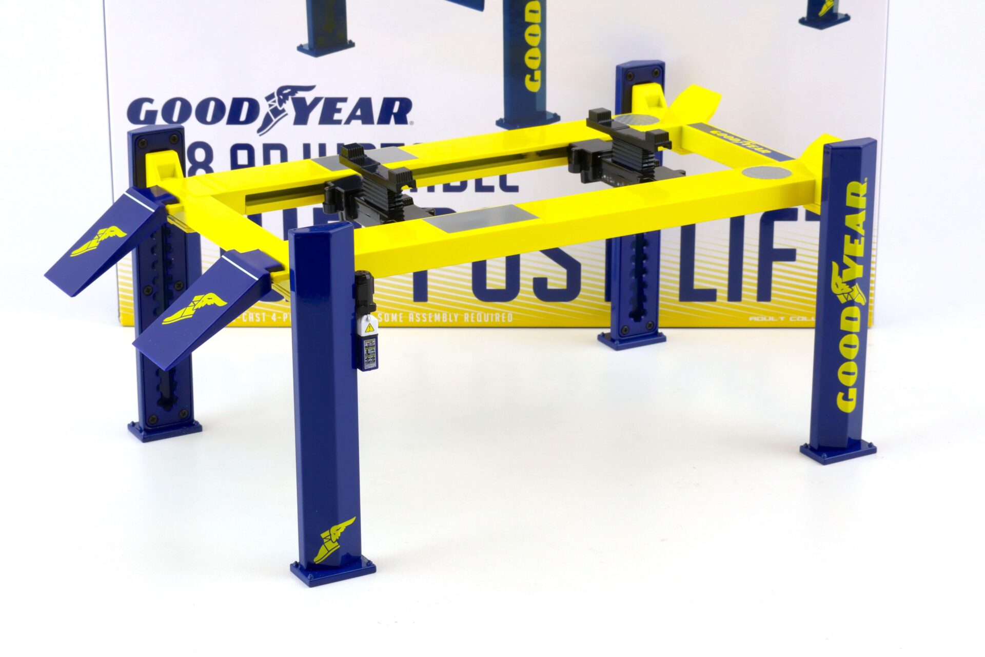 1:18 Greenlight GOODYEAR Adjustable FOUR-POST Lift Hebebühne Zubehör yellow/blue