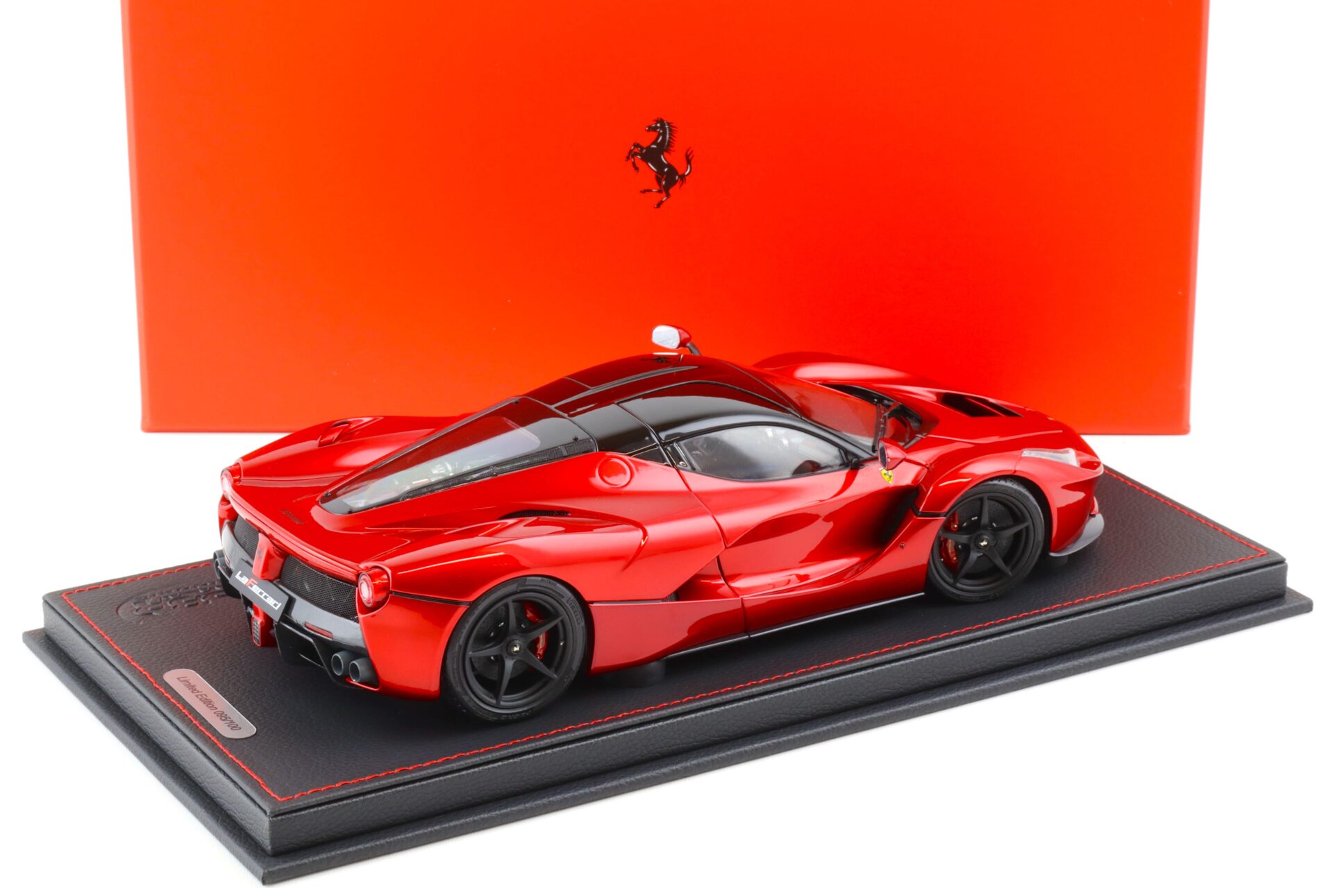 1:18 BBR Ferrari LaFerrari Rosso Fuoco metallic red Die-Cast - Limited 100 pcs.