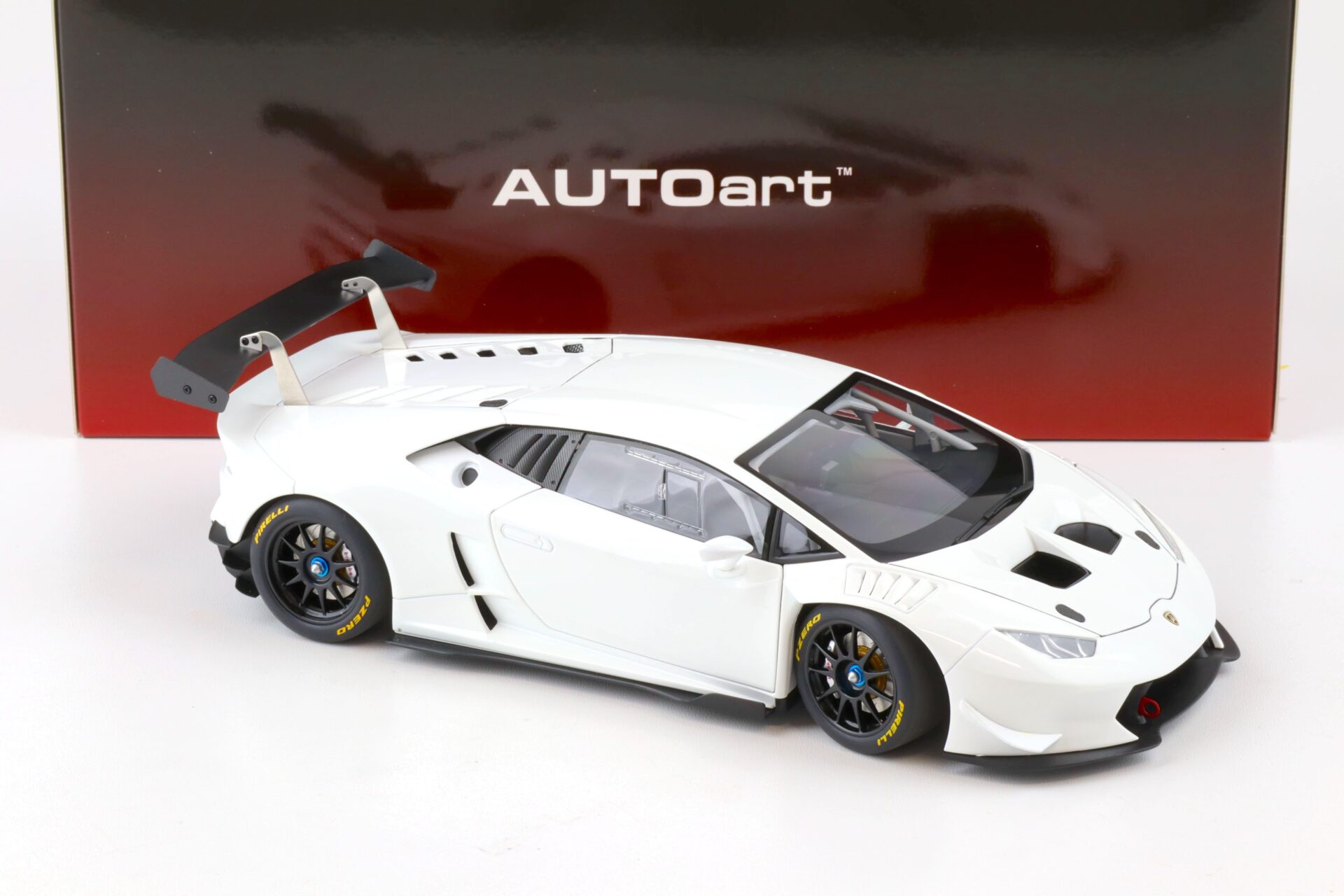 1:18 AUTOart Lamborghini Huracan LP620-2 Super Trofeo Bianco Isis/ white 81557