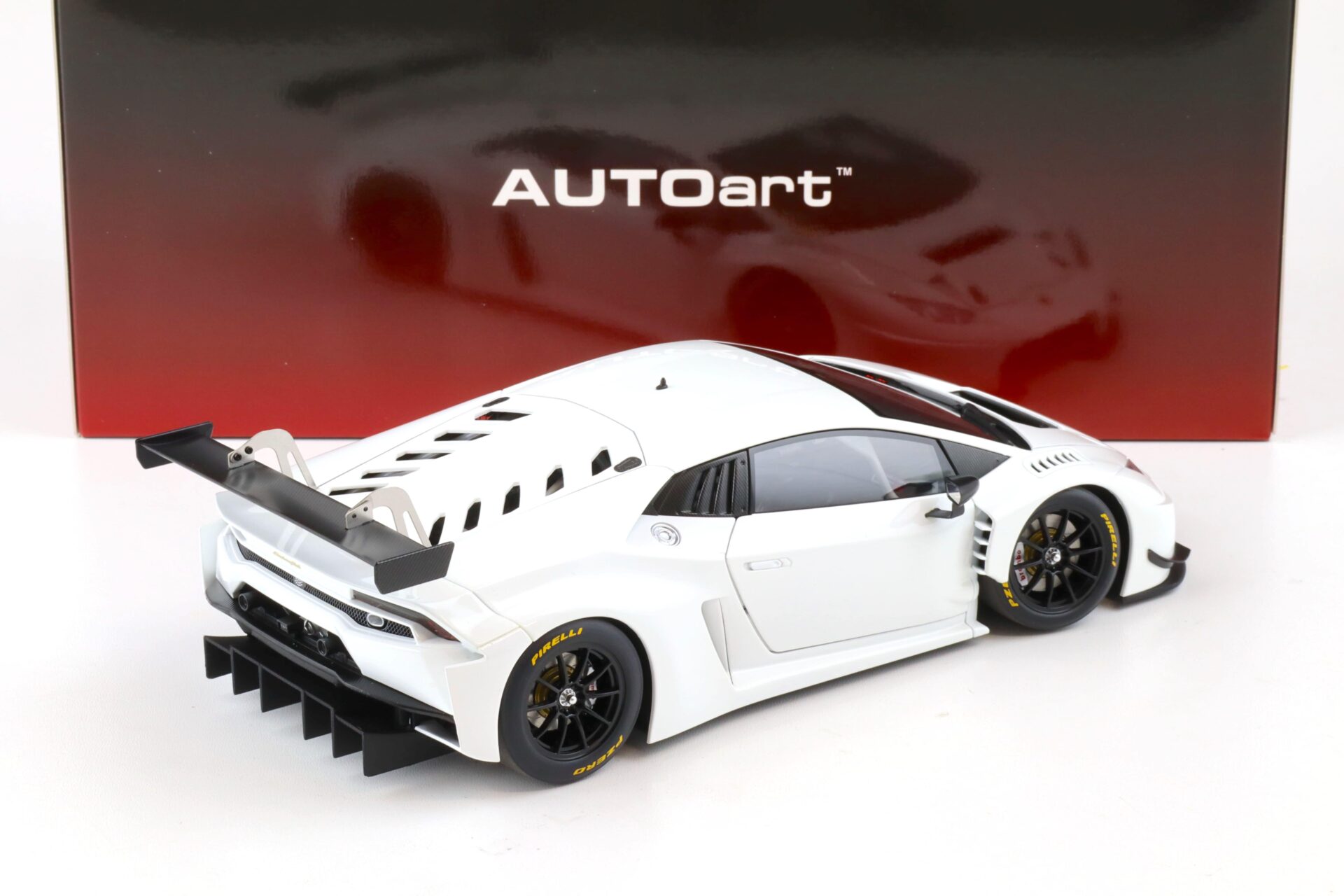1:18 AUTOart Lamborghini Huracan GT3 Plain Body 2015 white 81527