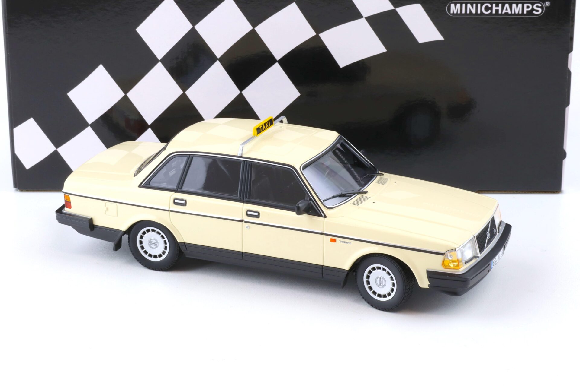 1:18 Minichamps Volvo 240 GL Limousine 1986 beige TAXI - Limited 300 pcs.