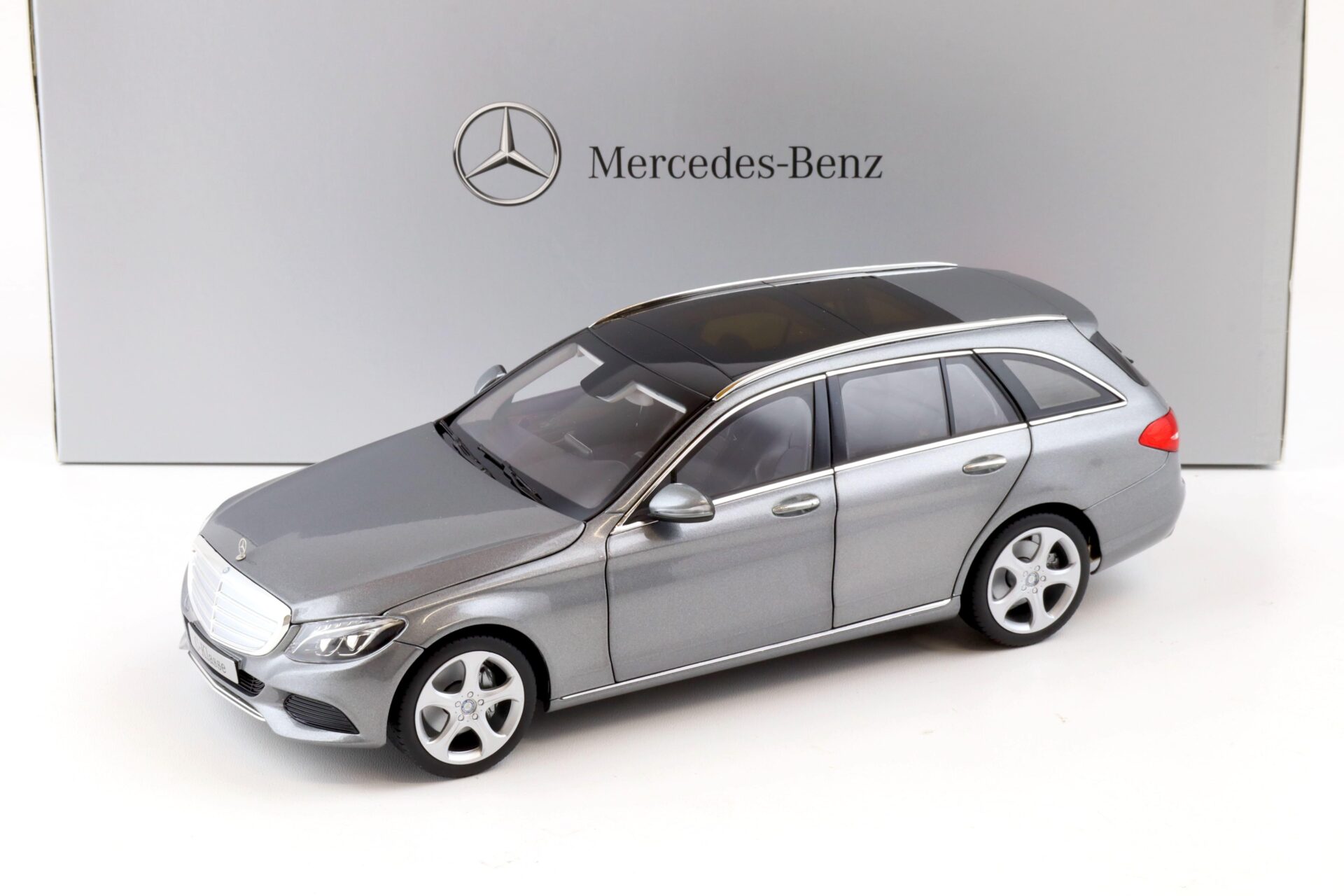 ID 79599 orig.jpg 1:18 Norev Mercedes C-Klasse T-Modell W205 palladium silver DEALER VERSION