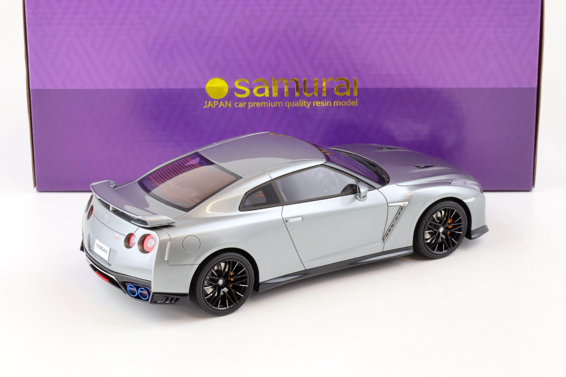 1:18 Kyosho Samurai 2020 Nissan GT-R (R35) Coupe grey metallic KSR18044GR