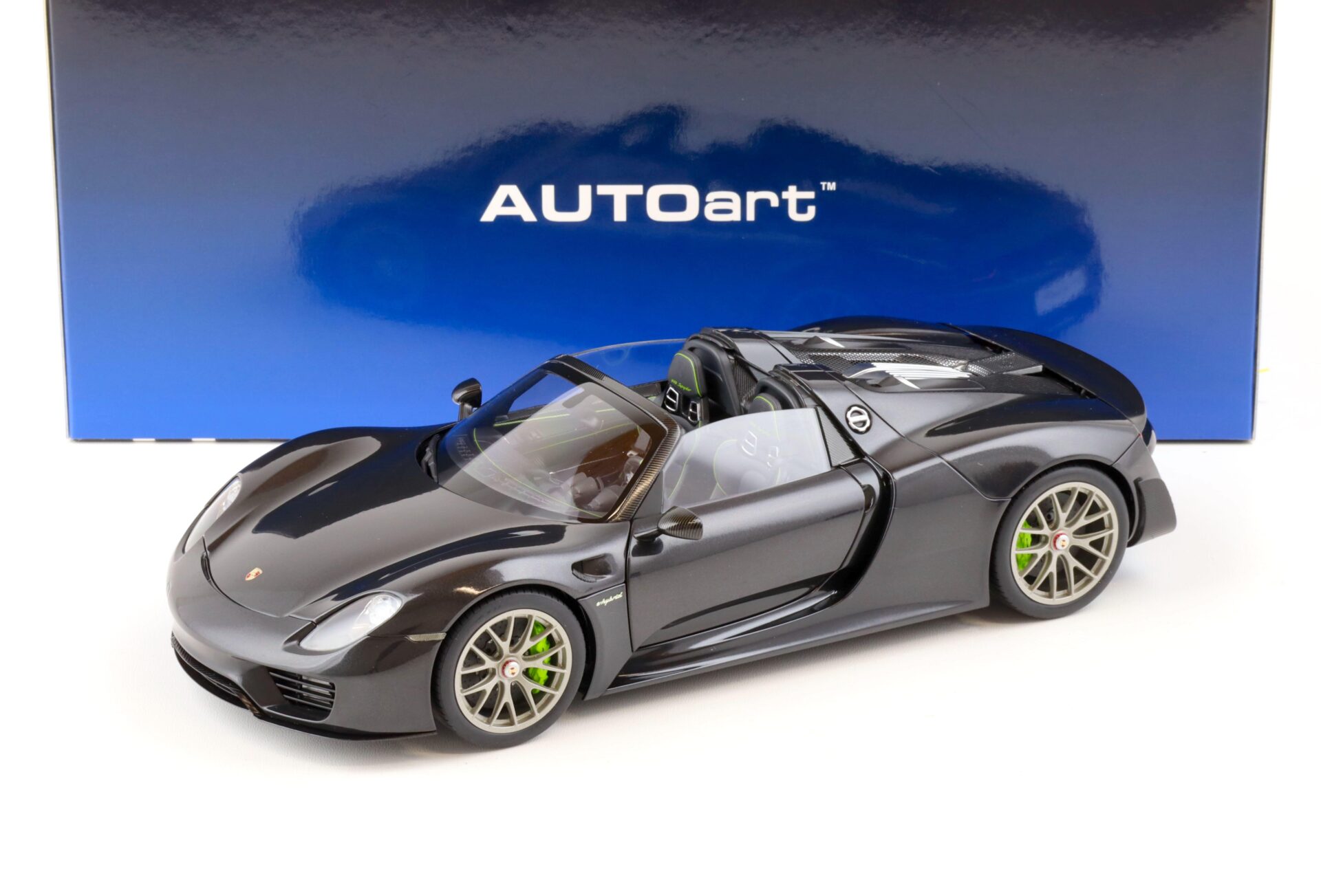 1:18 AUTOart Porsche 918 Spyder 2013 Basalt black metallic 77928