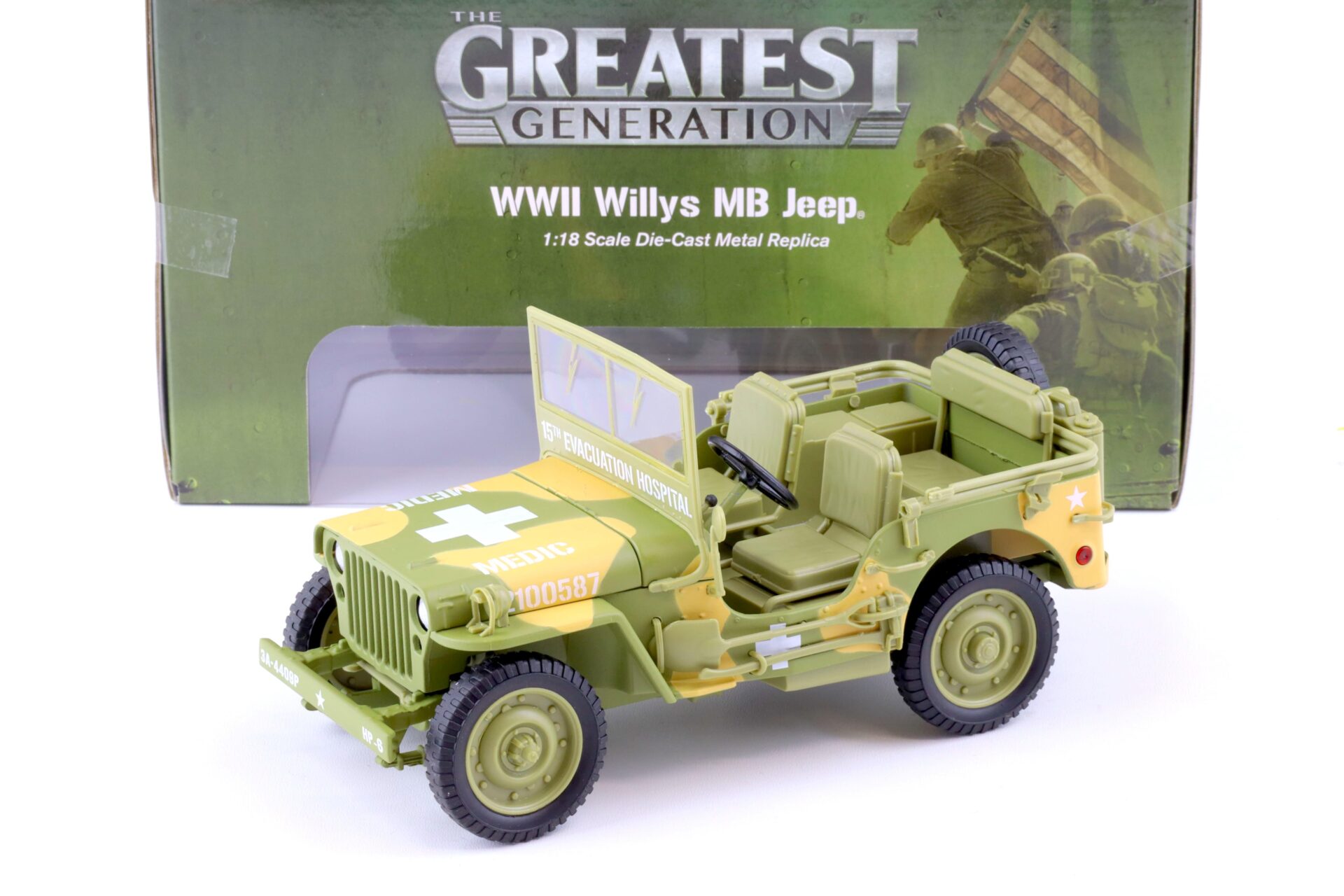 1:18 Auto World 1941 WWII Willys MB Jeep Medical US Army 4x4 camou