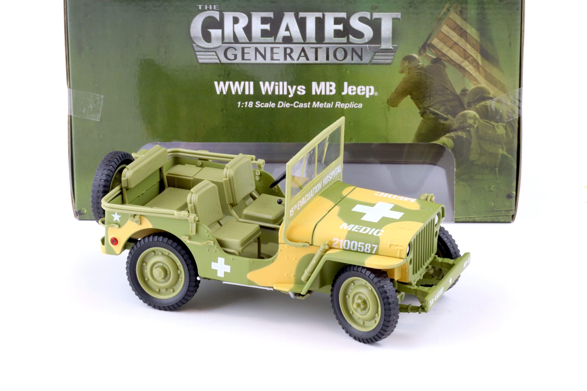 1:18 Auto World 1941 WWII Willys MB Jeep Medical US Army 4x4 camou