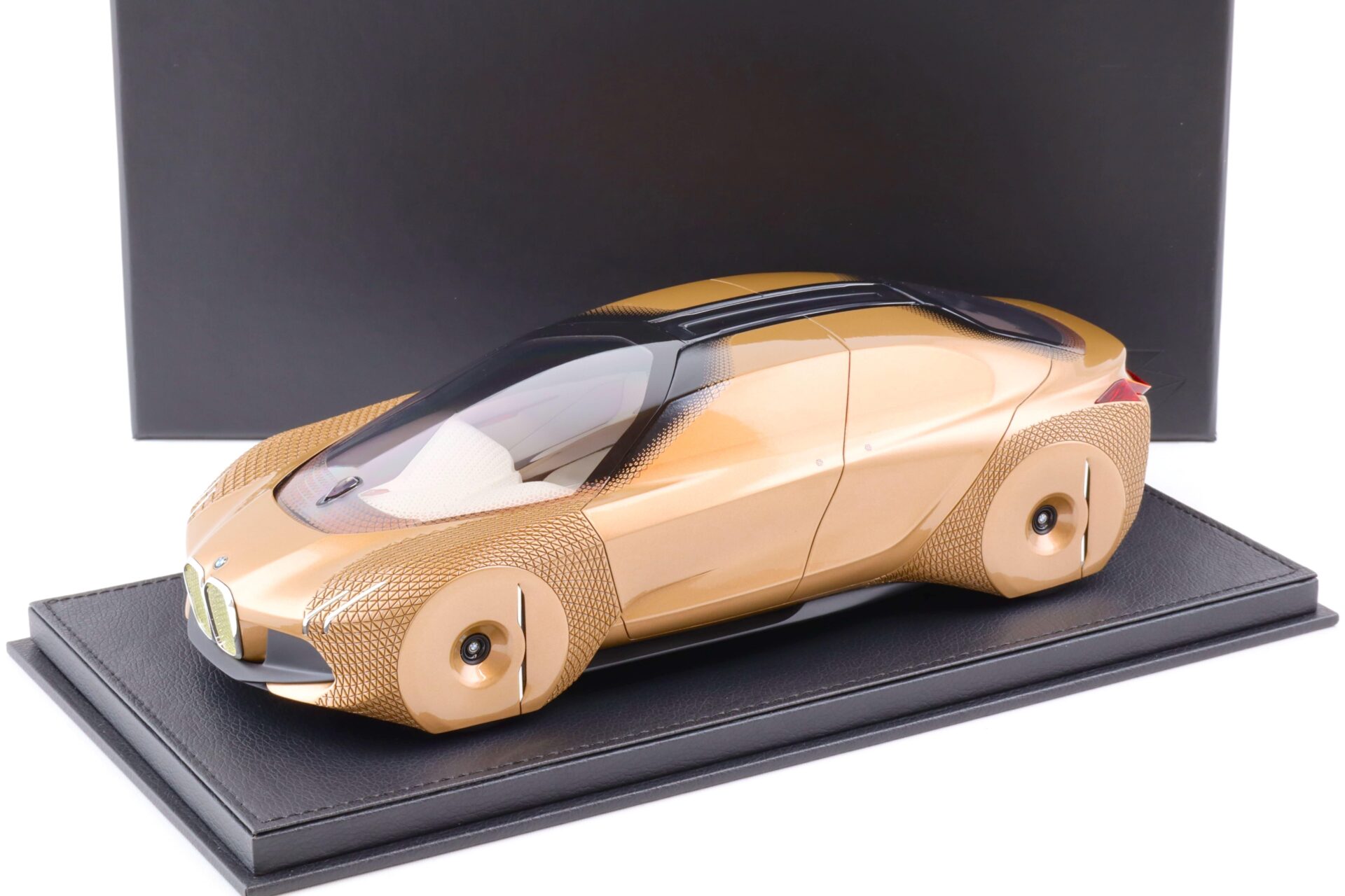 ID 79952 orig.jpg 1:18 BBR BMW Vision Next 100 Skulptur Resin DEALER VERSION - Limited 500 pcs.