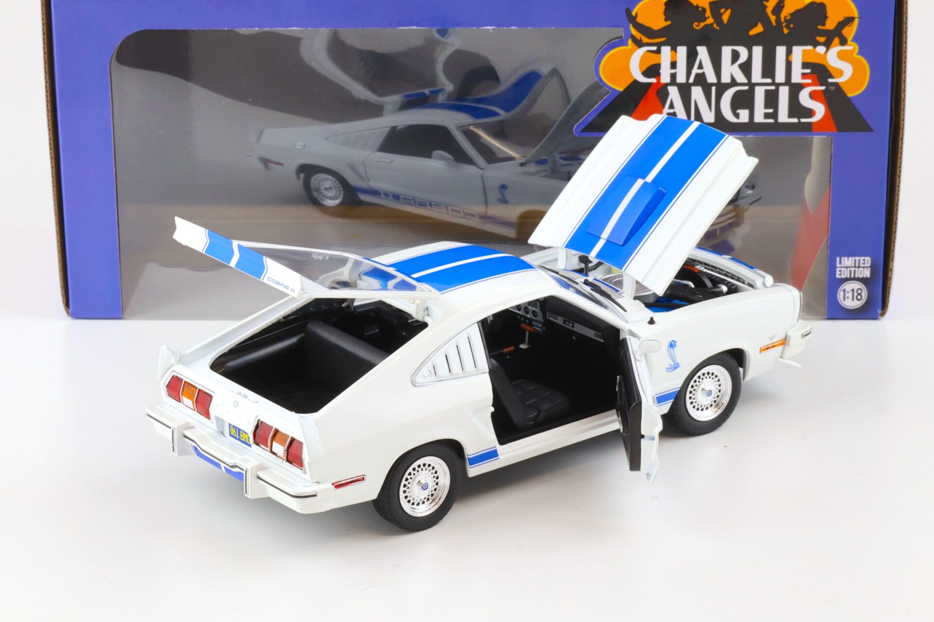 1:18 Greenlight 1976 Ford Mustang II Cobra II white Jill Munroe Charlie's Angels