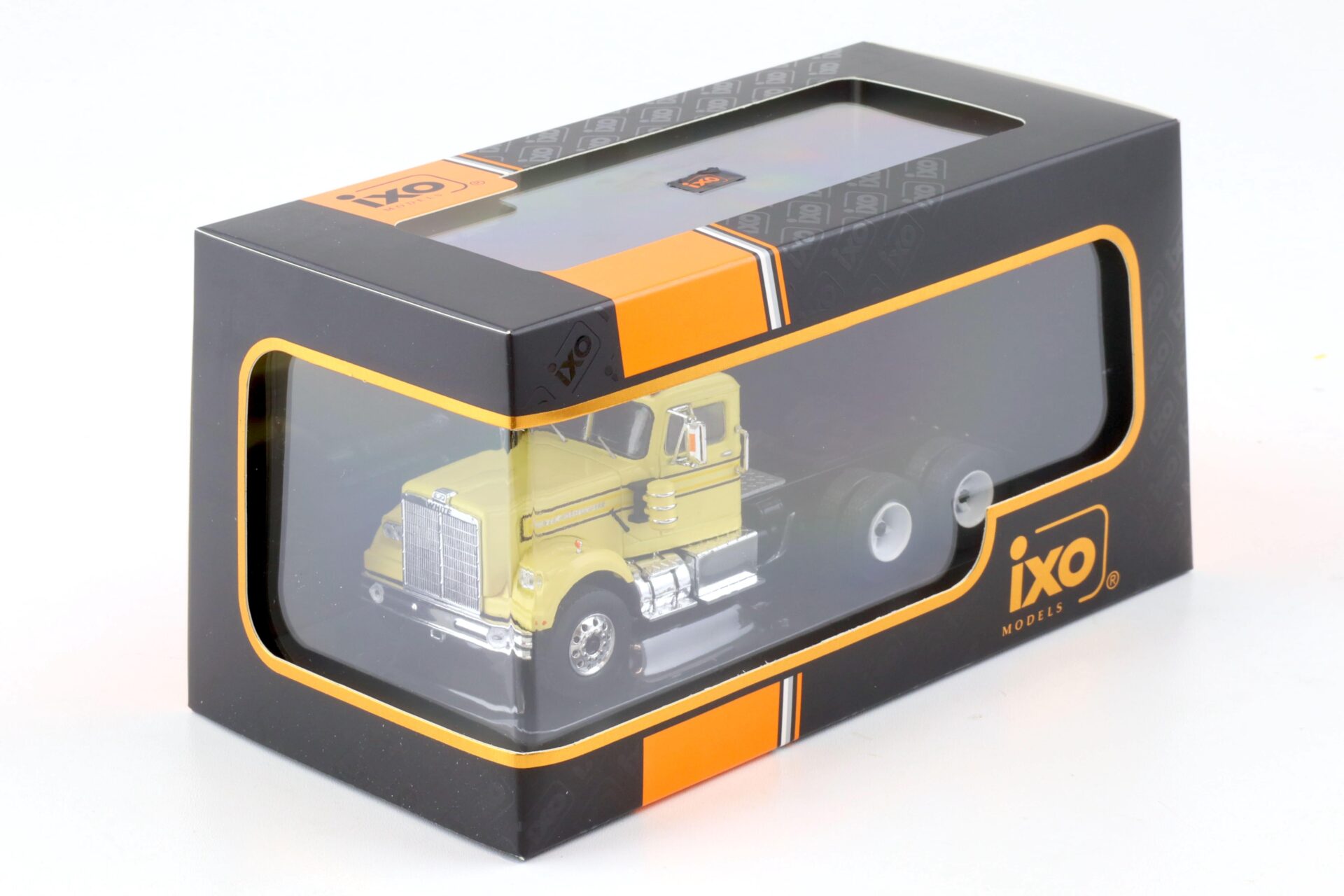 1:43 IXO 1970 White Western Star 4864 SZM Truck yellow