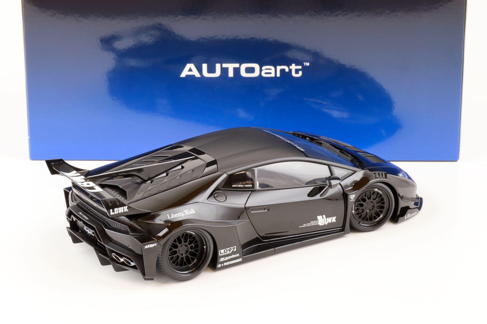 1:18 AUTOart Lamborghini Huracan GT LB-SILHOUETTE Works 2019 black