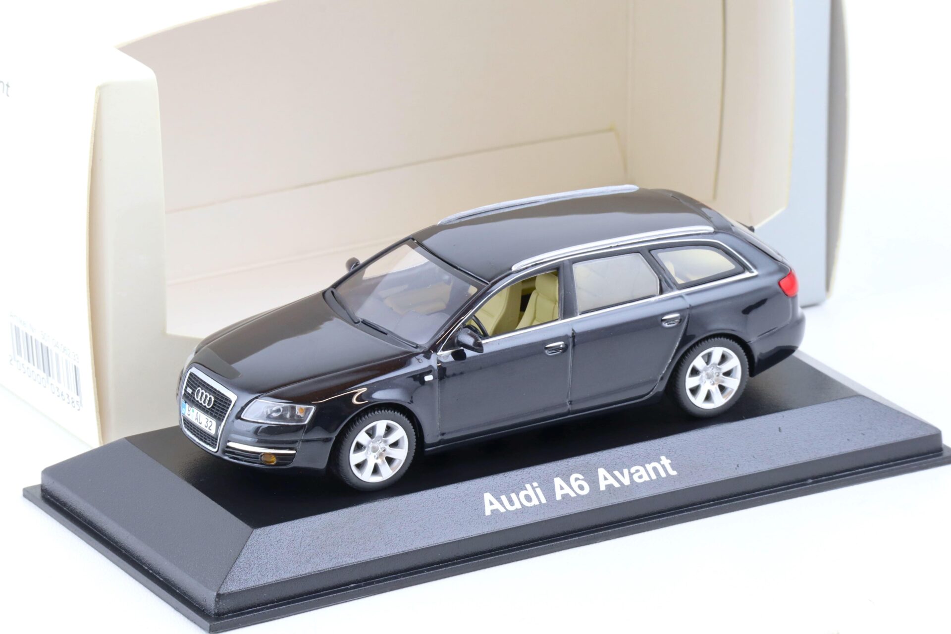 1:43 Minichamps Audi A6 Avant C6 black DEALER VERSION