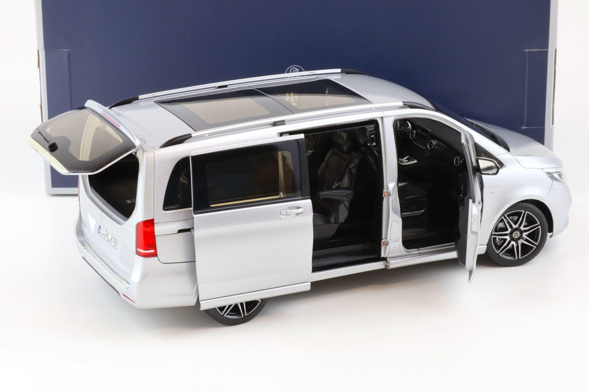 1:18 Norev Mercedes V-Klasse V-Class AMG-Line VAN silver metallic 2018
