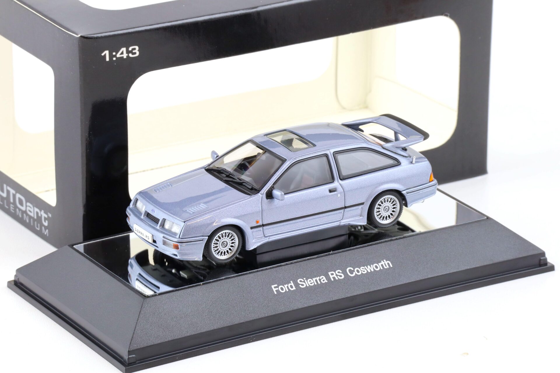 1:43 AUTOart Ford Sierra RS Cosworth 1987 Moonstone blue metallic 52863