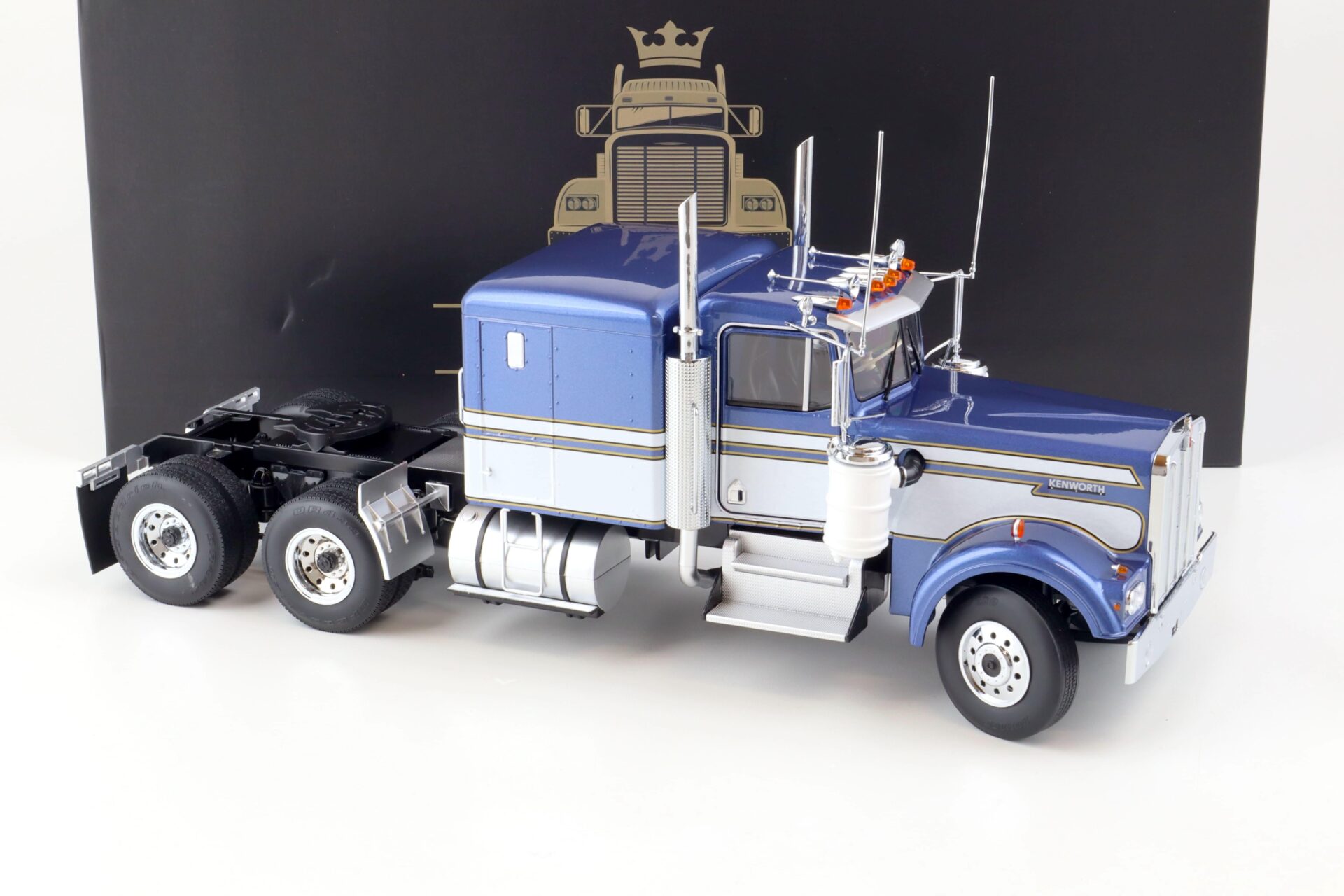 1:18 Road Kings LKW Kenworth W900 SZM blue metallic/ white
