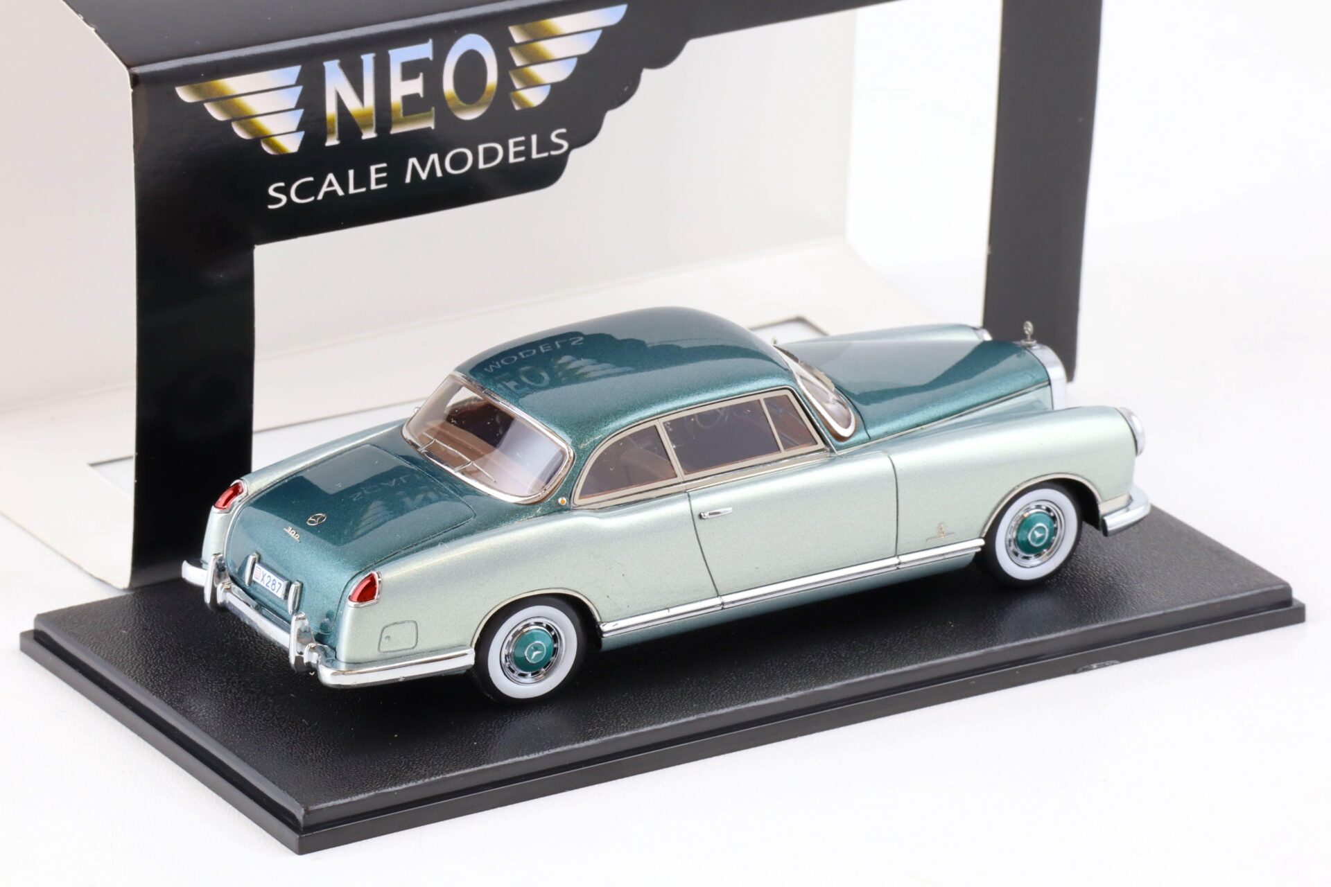 1:43 NEO Mercedes 300B Pininfarina Coupe 2-tone metallic green
