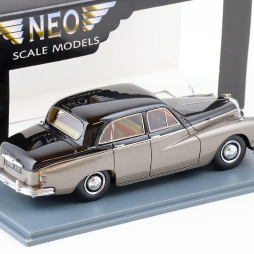 1:43 NEO Daimler Majestic Maior Limousine 1960 grey / black