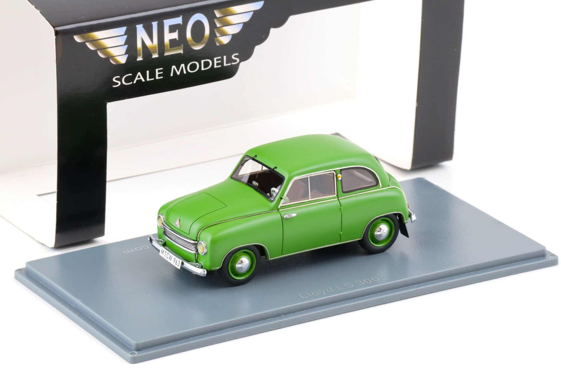 ID 80798 orig.jpg 1:43 NEO Lloyd LS 300 matt green MCW Limited 300 pcs.