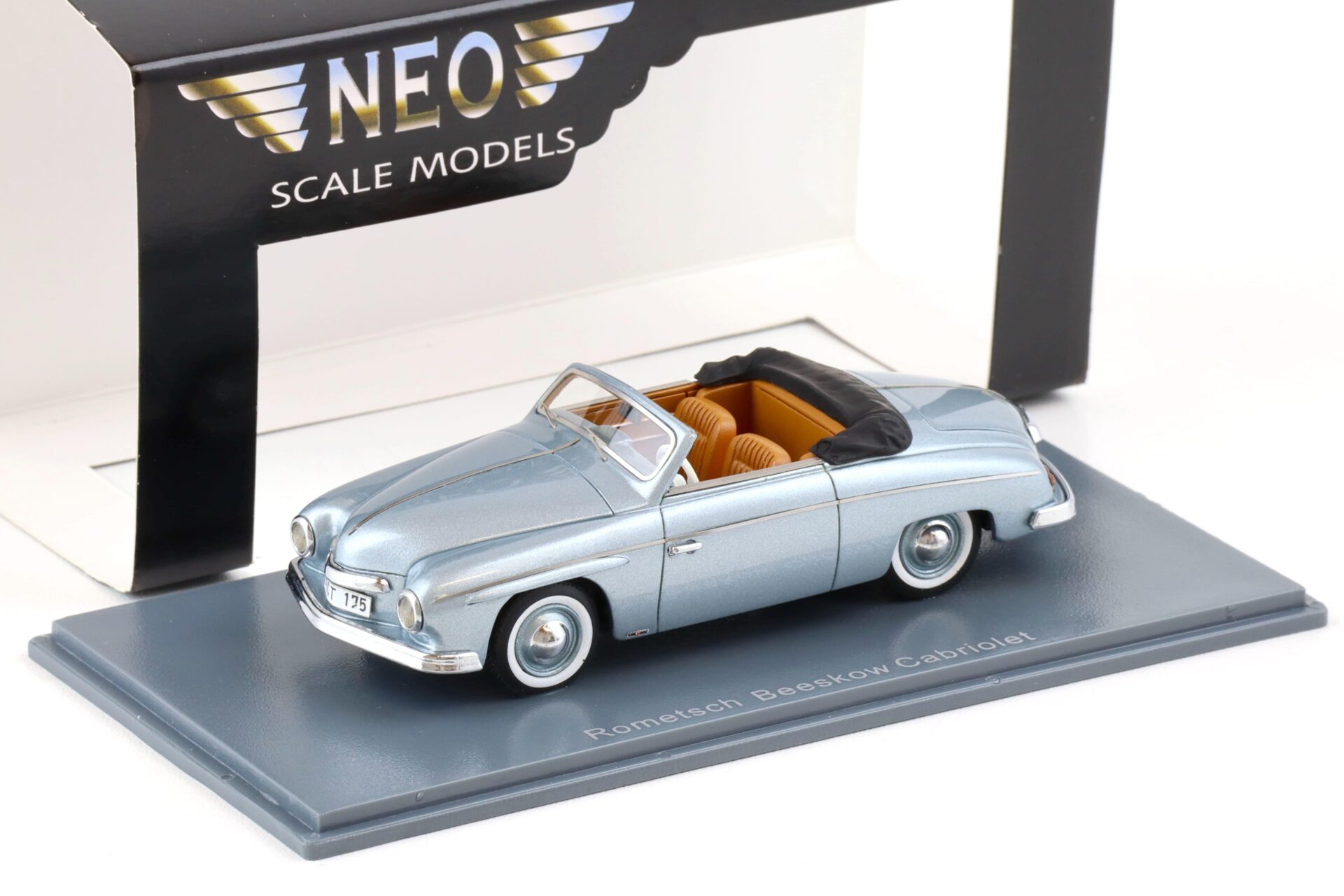 1:43 NEO Rometsch Beeskow Cabriolet silver-blue metallic