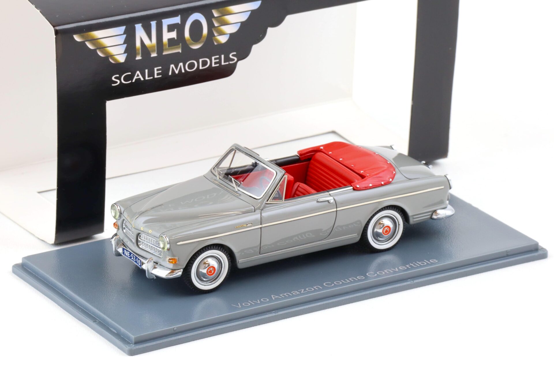 1:43 NEO Volvo Amazon Coune Convertible grey/ red