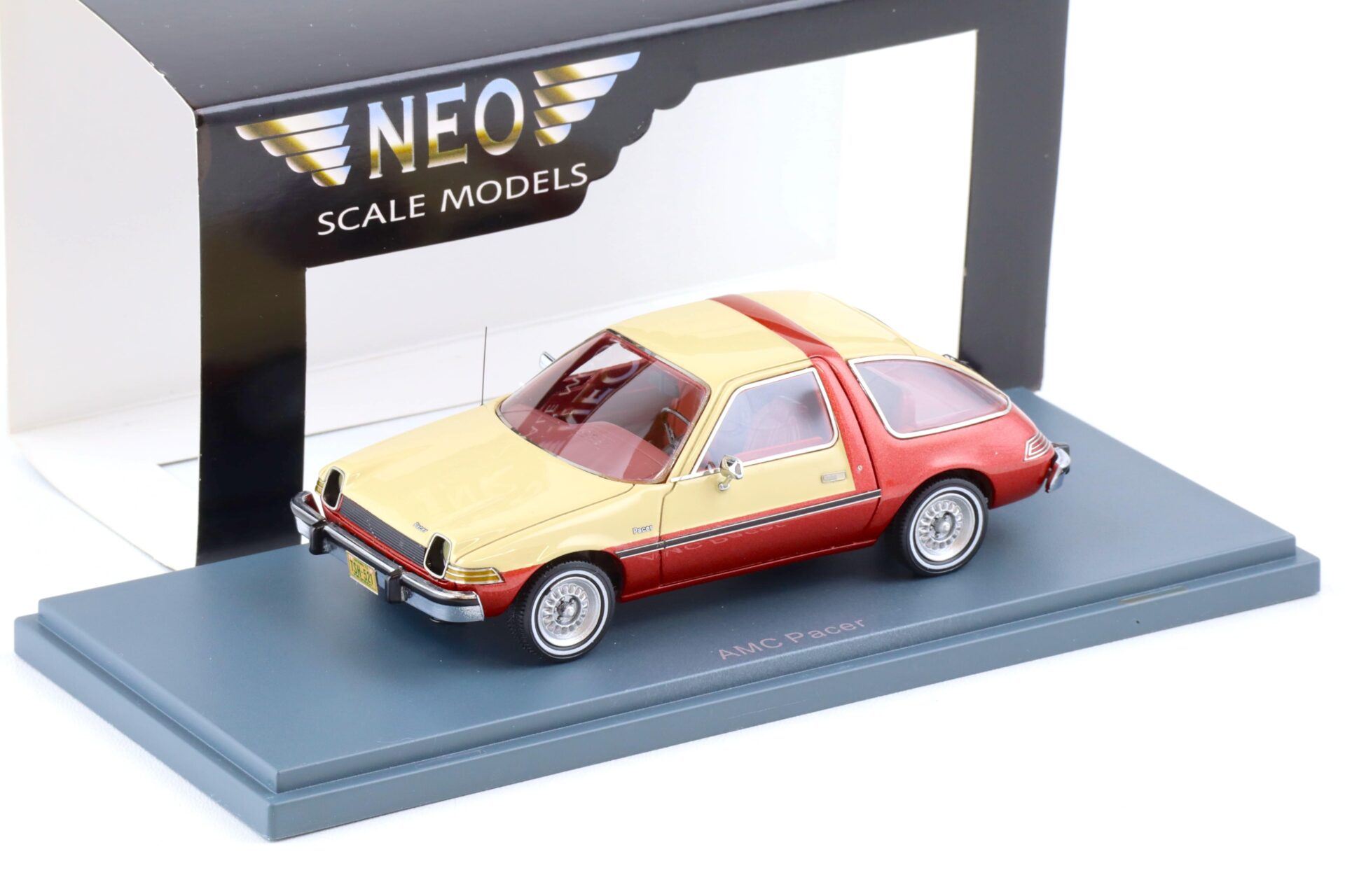 1:43 NEO AMC Pacer metallic brown/ creme 1975
