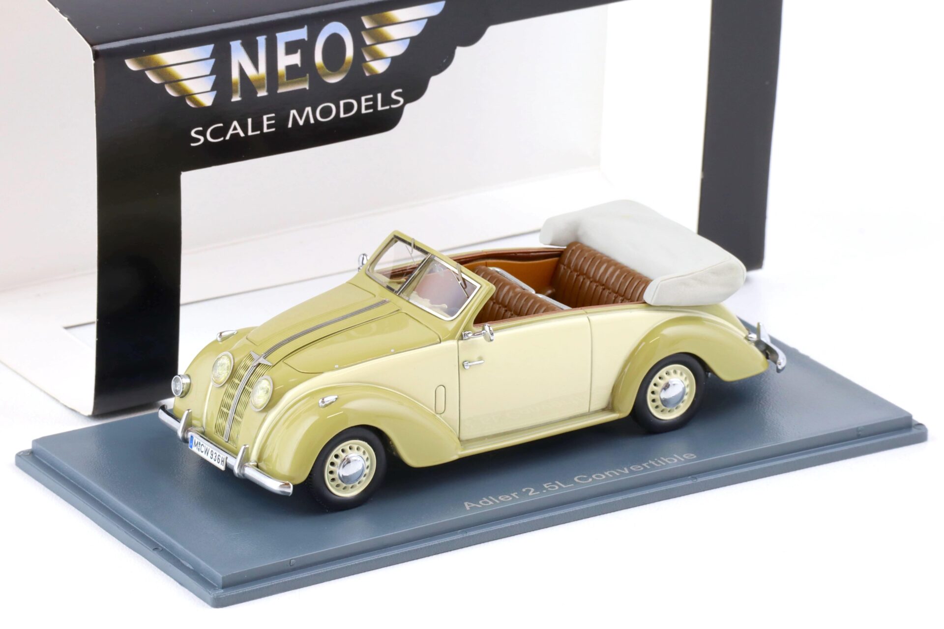 ID 80843 orig.jpg 1:43 NEO Adler 2.5L Convertible green/ creme MCW Limited 300 pcs.