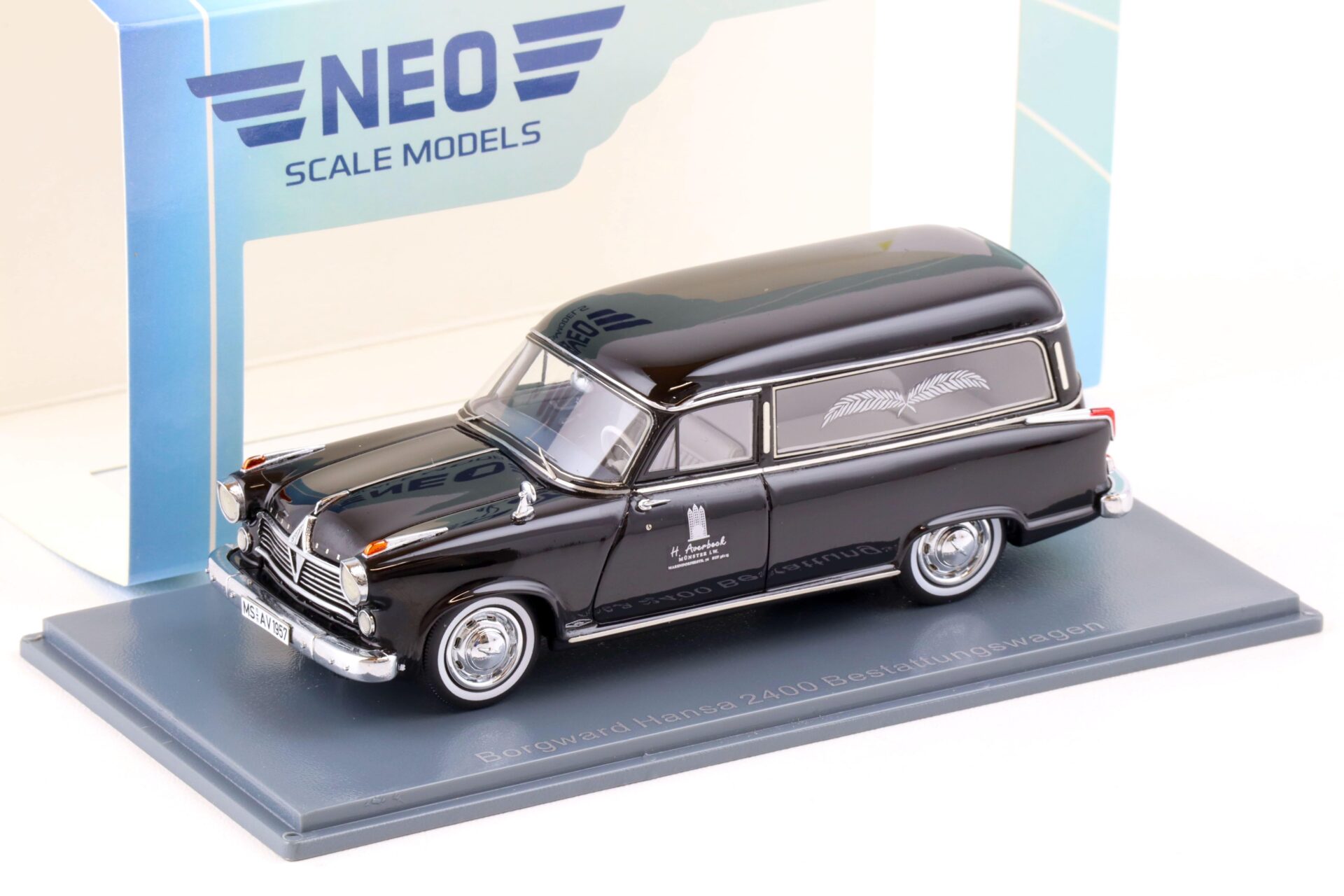 1:43 NEO Borgward Hansa 2400 Bestattungswagen black