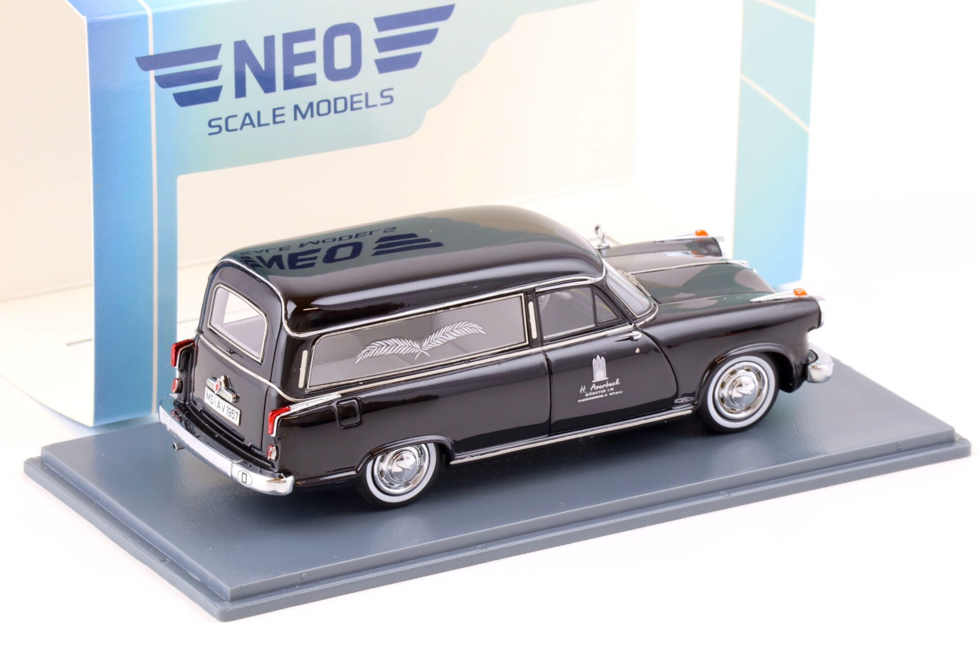 1:43 NEO Borgward Hansa 2400 Bestattungswagen black