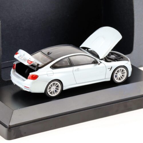 1:43 Herpa BMW M4 (F82) Coupe Silverstone II metallic DEALER VERSION