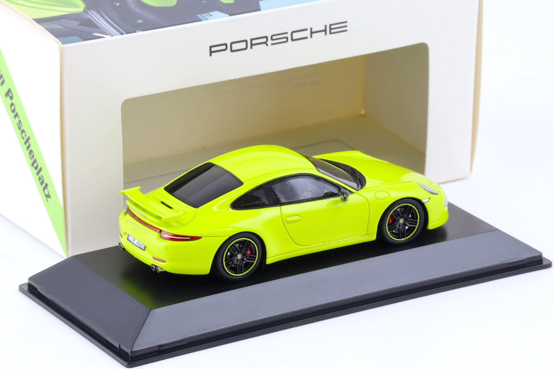 1:43 Spark Porsche 911 (991) Carrera 4S Coupe green Porsche Exclusive MAP DEALER