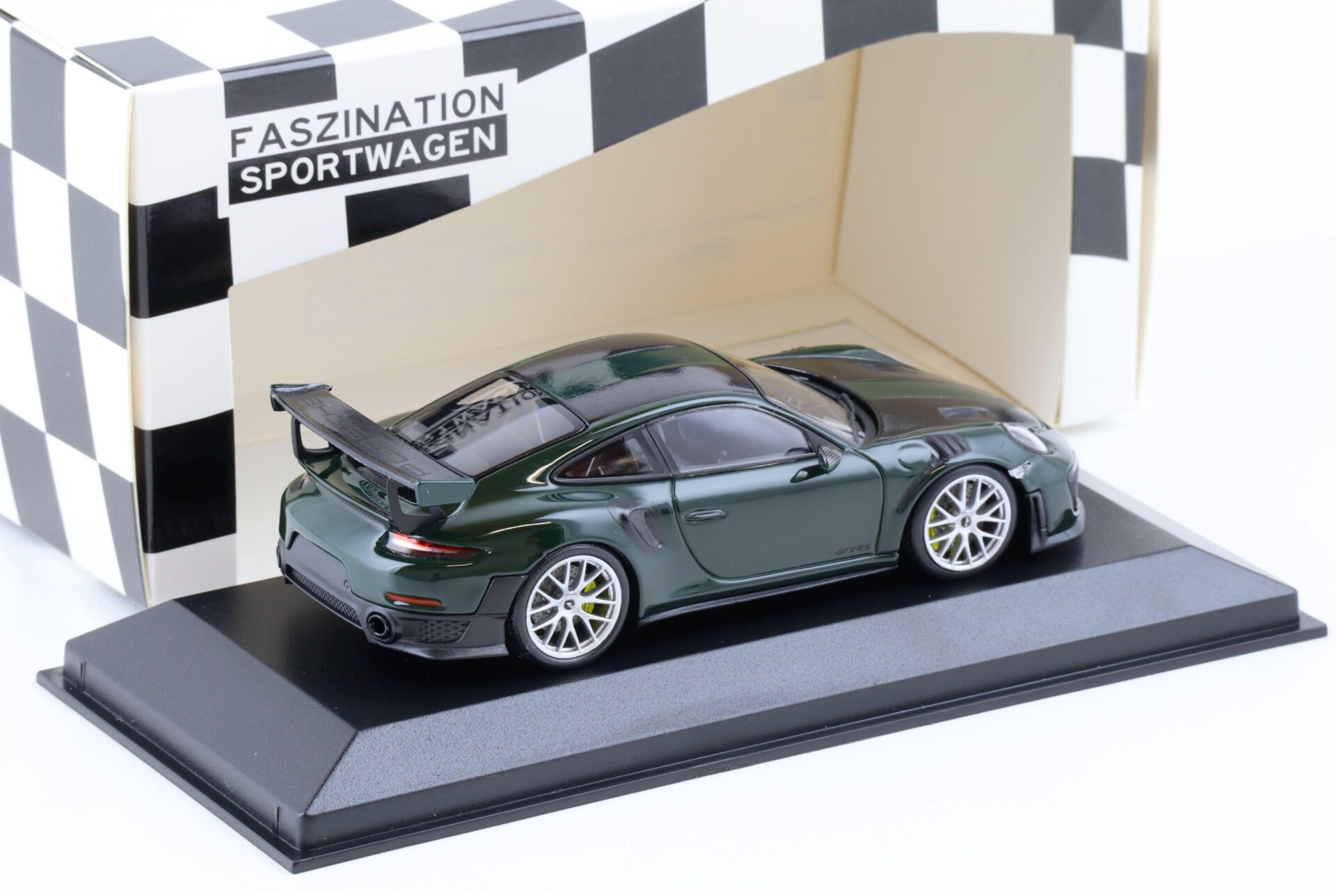 1:43 Minichamps Porsche 911 (991.II) GT2 RS British Racing green
