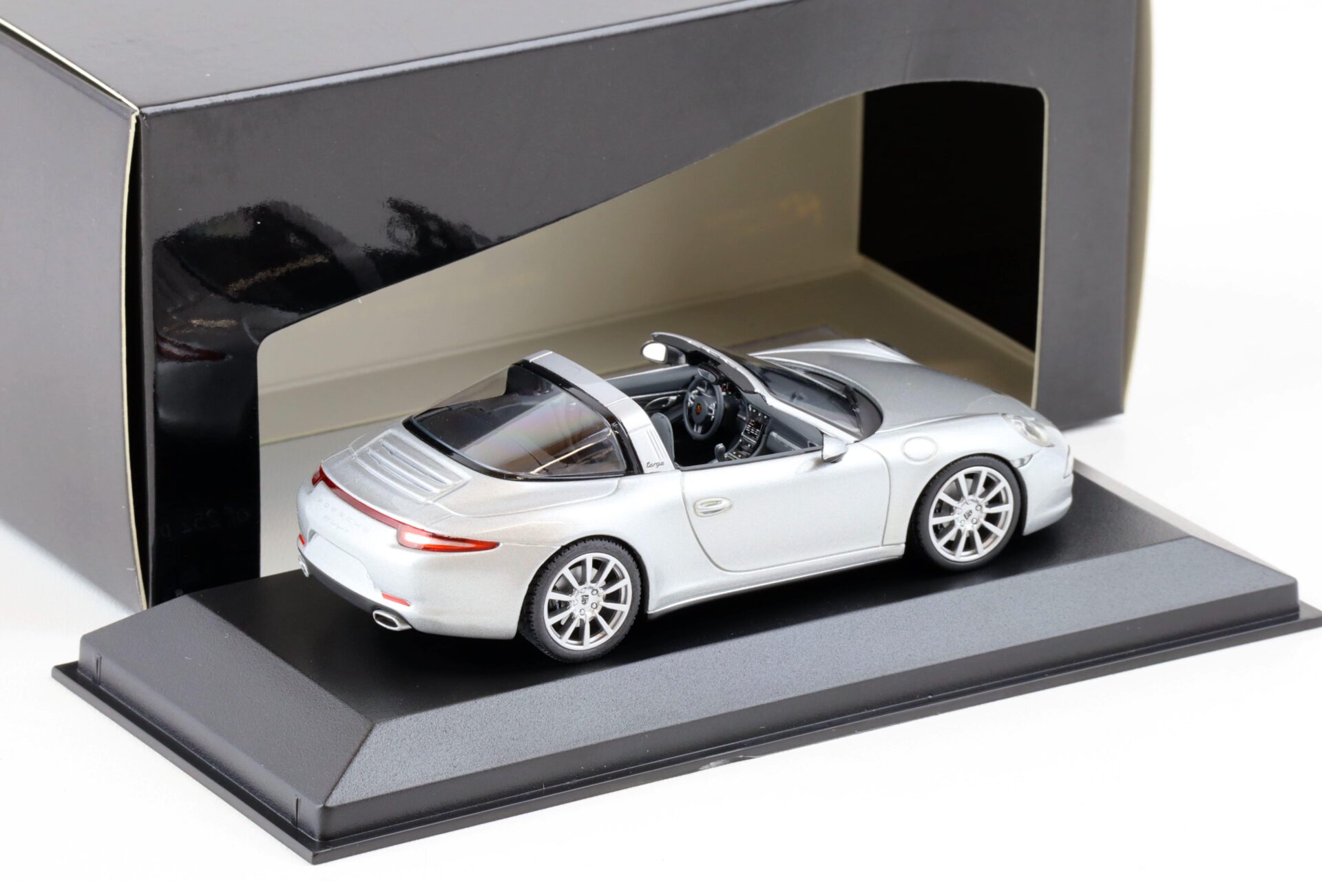 1:43 Minichamps Porsche 911 (991) Targa 2013 GT-silver metallic