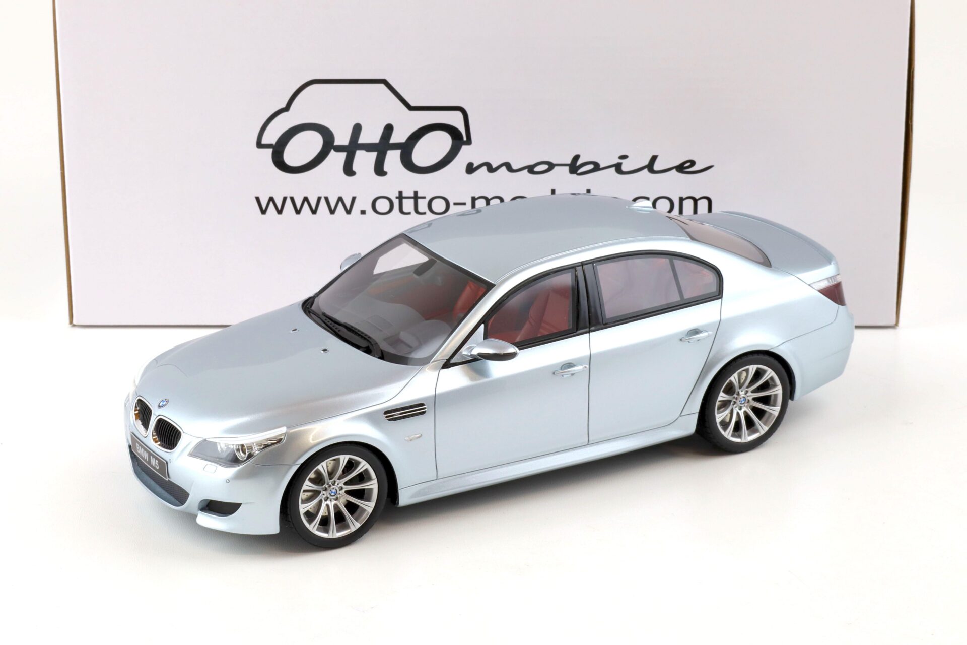 ID 80912 orig.jpg 1:18 OTTO mobile OT426 BMW M5 (E60) Phase 2 Limousine silver 2008
