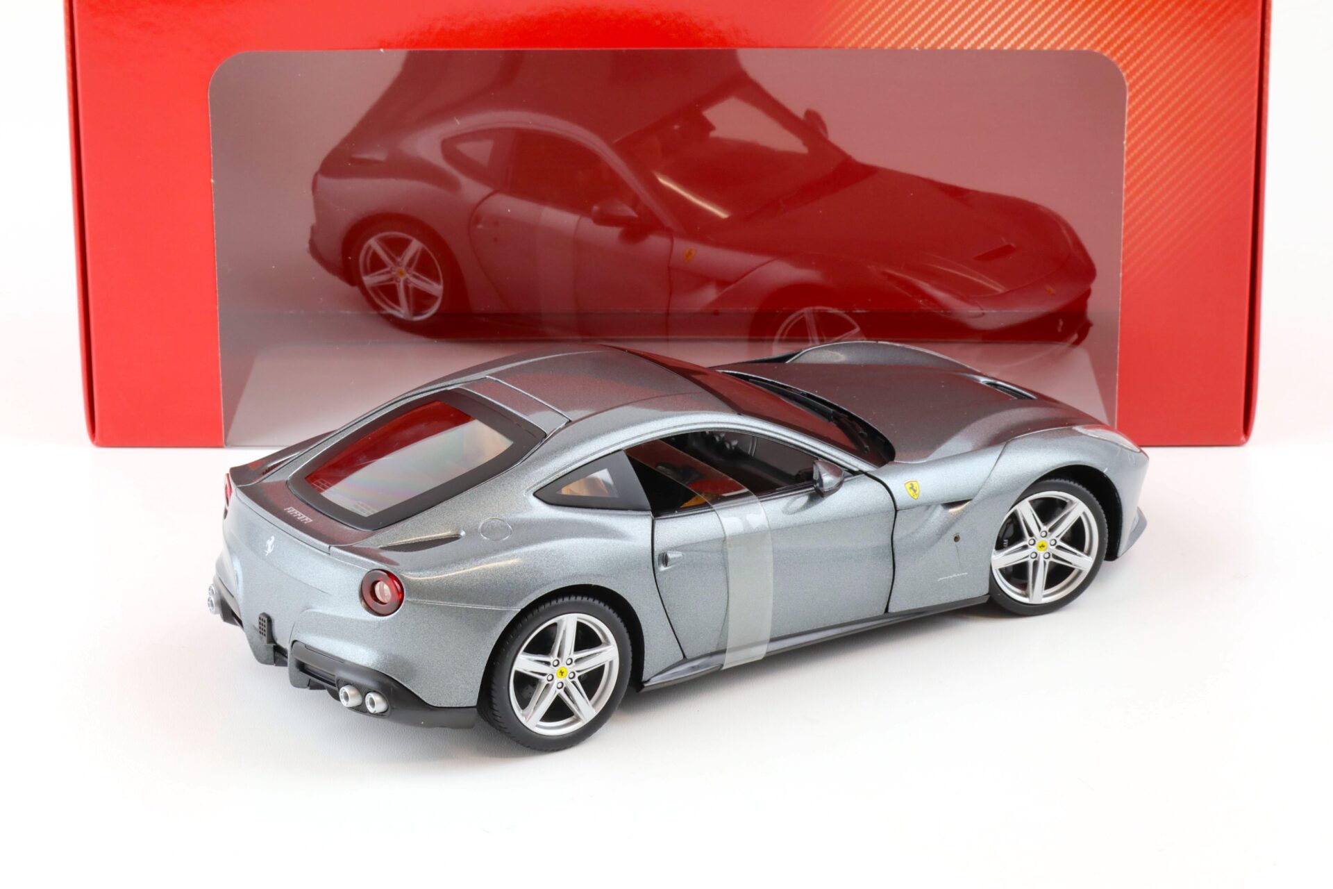 1:18 Hot Wheels Ferrari F12 Berlinetta grey metallic BCJ74